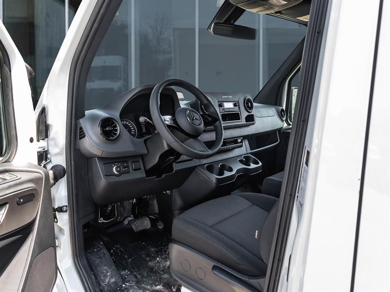 Photo 2026 Mercedes-Benz Sprinter 2500 144 Wheelbase Standard Roof RWD #8