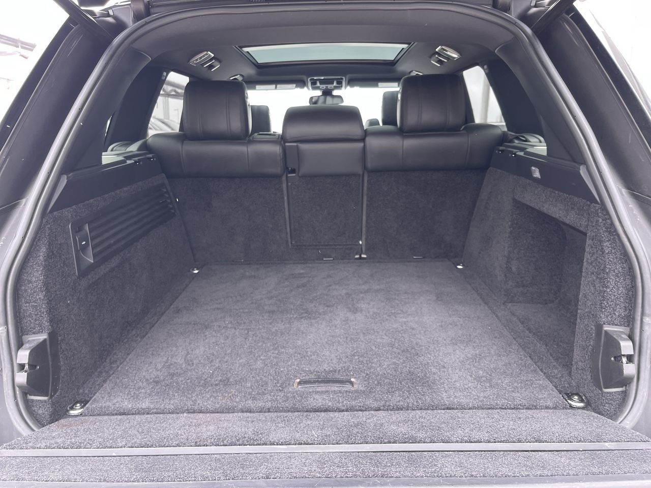 2015 Land Rover Range Rover in Calgary, Alberta