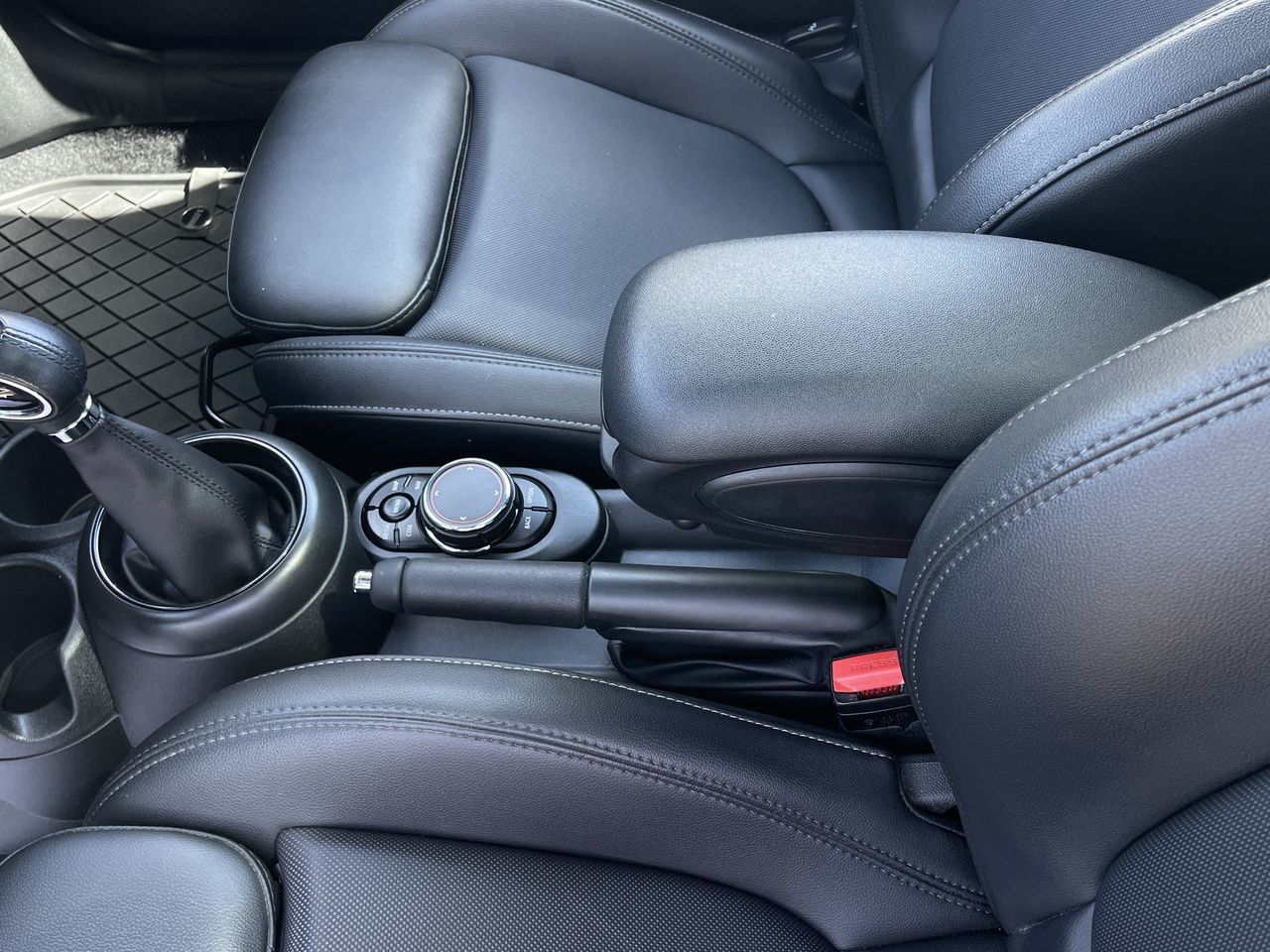 2019 MINI 3 Door in Calgary, Alberta
