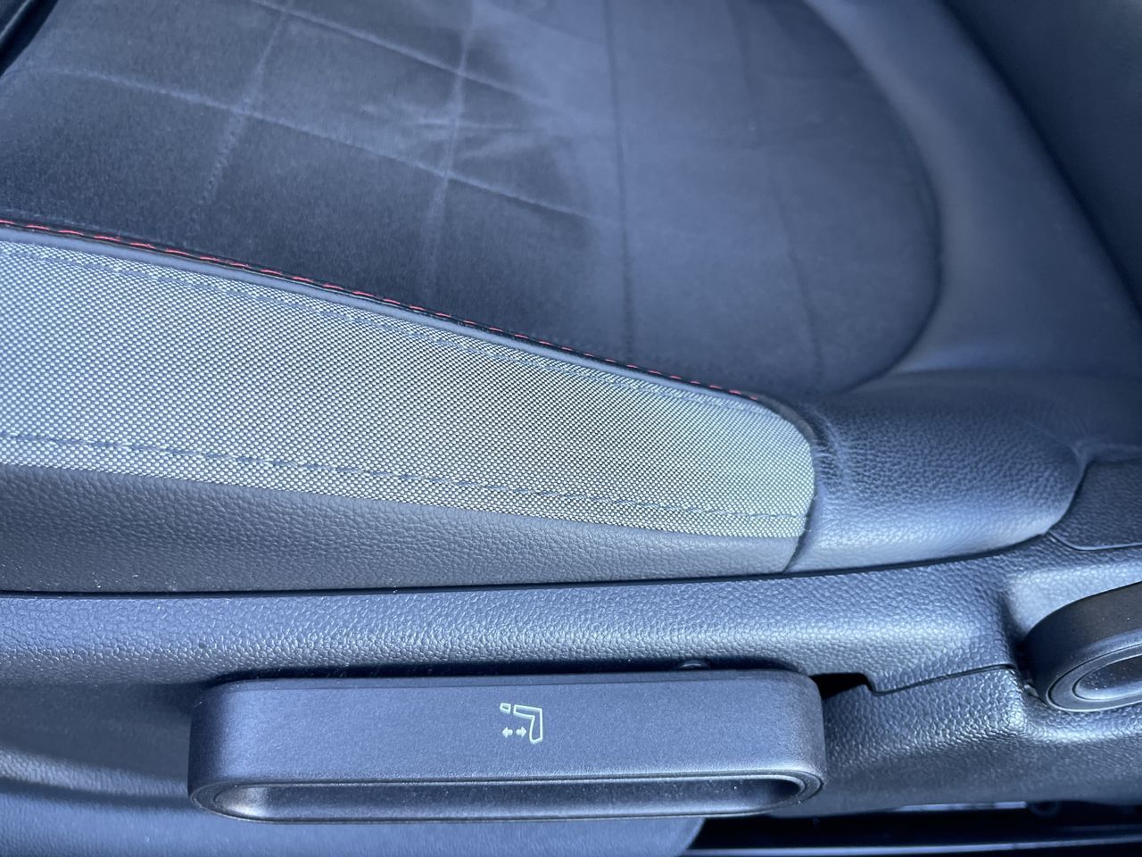 2021 MINI 3 Door in Calgary, Alberta