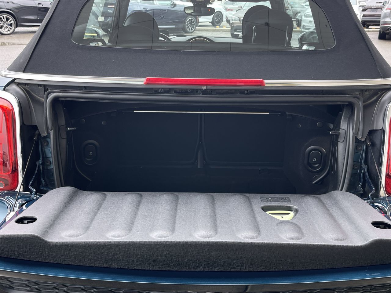 MINI Convertible  2023 à Calgary, Alberta