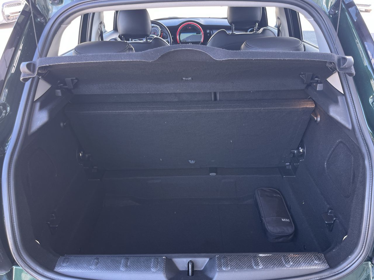 MINI Cooper Hardtop 5 Door  2015 à Calgary, Alberta