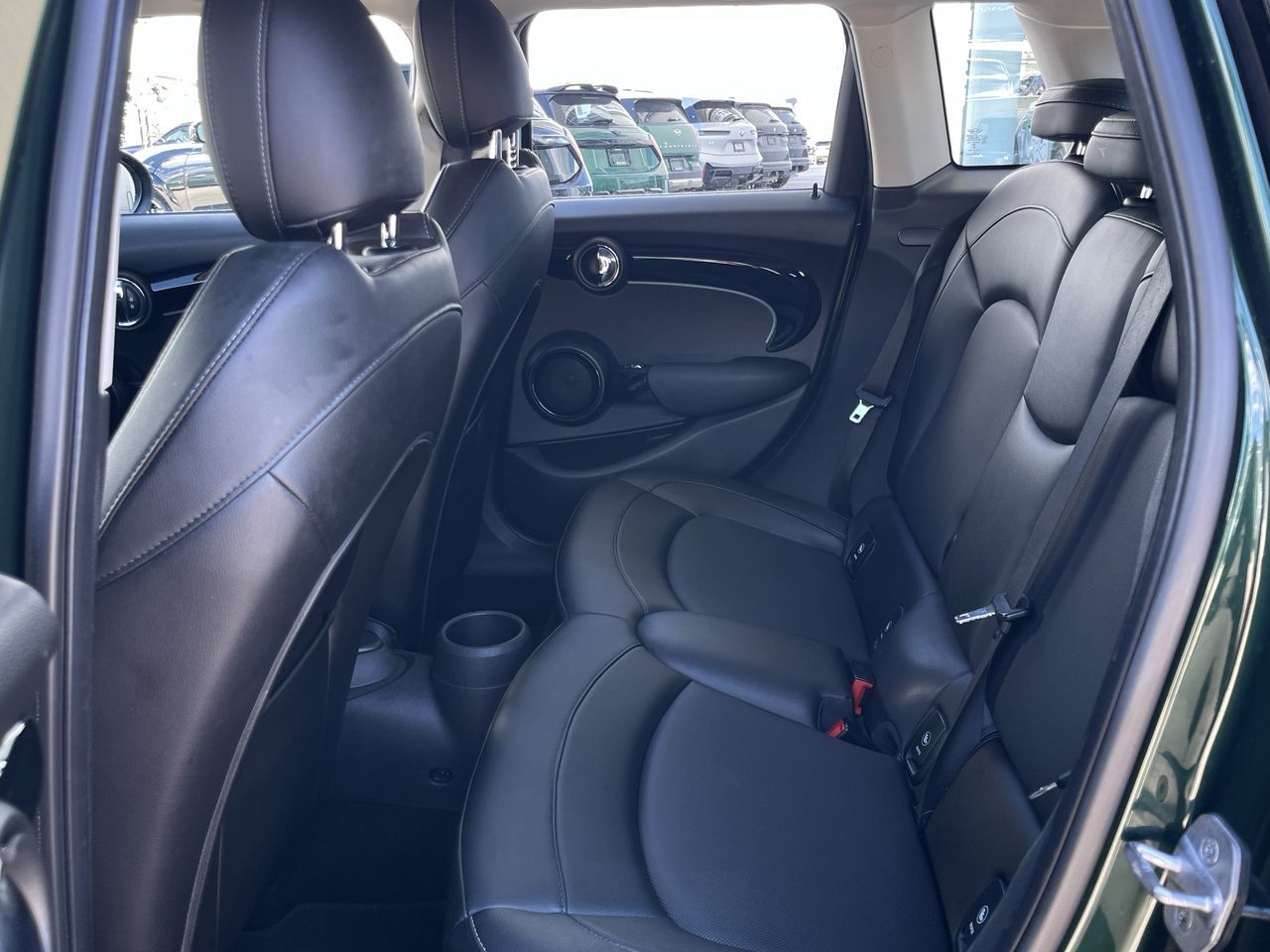 MINI Cooper Hardtop 5 Door  2015 à Calgary, Alberta