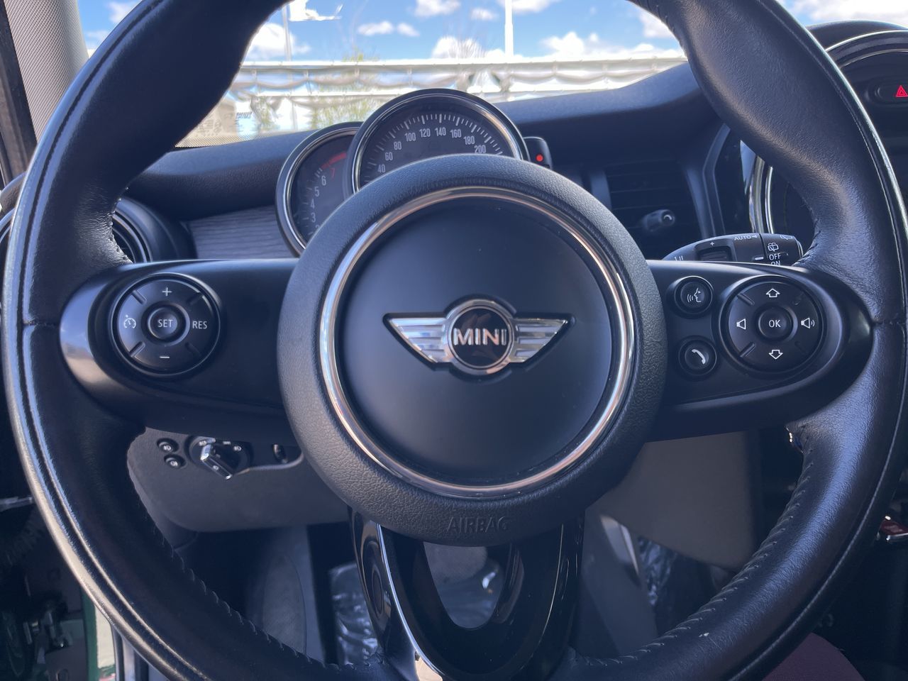MINI Cooper Hardtop 5 Door  2015 à Calgary, Alberta