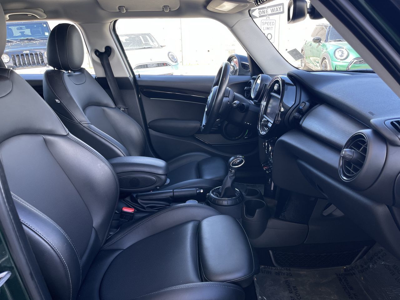 MINI Cooper Hardtop 5 Door  2015 à Calgary, Alberta