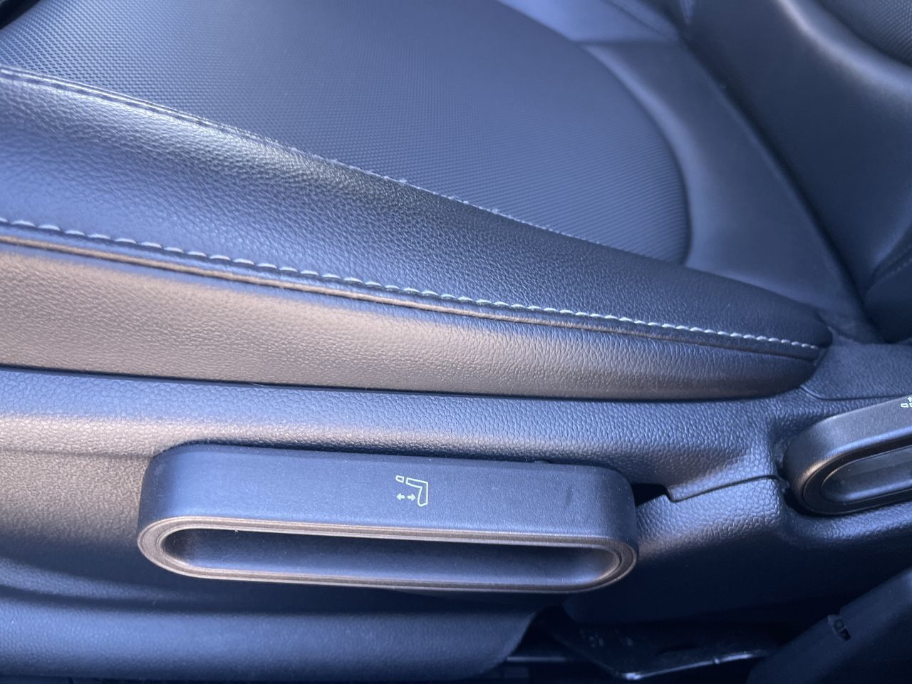 MINI Cooper Hardtop 5 Door  2015 à Calgary, Alberta