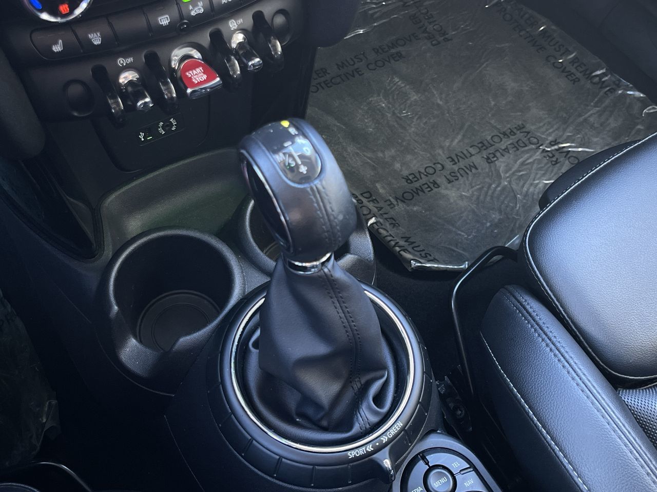MINI Cooper Hardtop 5 Door  2015 à Calgary, Alberta