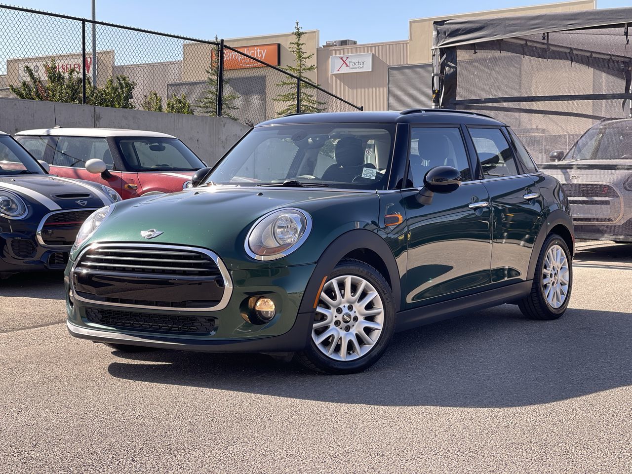 MINI Cooper Hardtop 5 Door  2016 à Calgary, Alberta