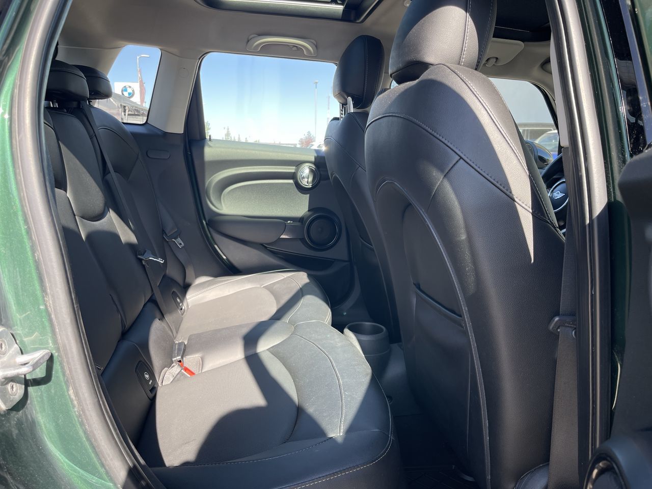 MINI Cooper Hardtop 5 Door  2016 à Calgary, Alberta