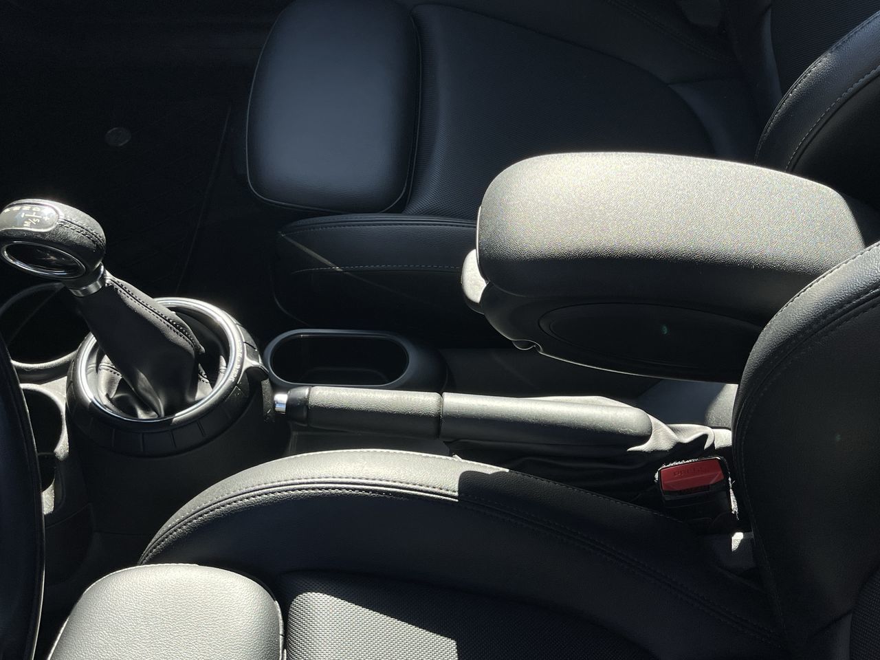 MINI Cooper Hardtop 5 Door  2016 à Calgary, Alberta