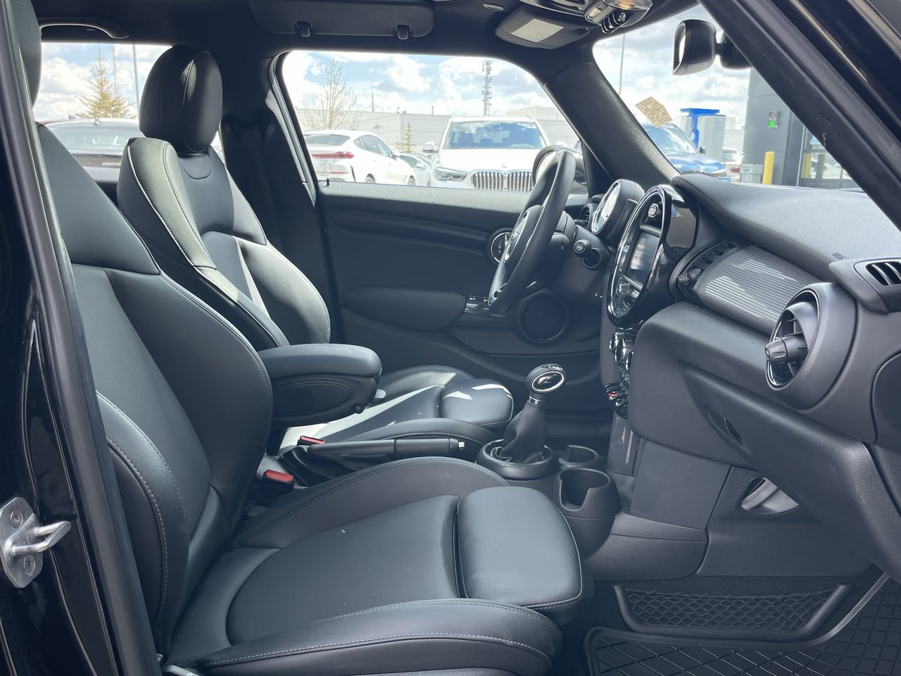 2017 MINI Cooper Hardtop 5 Door in Calgary, Alberta