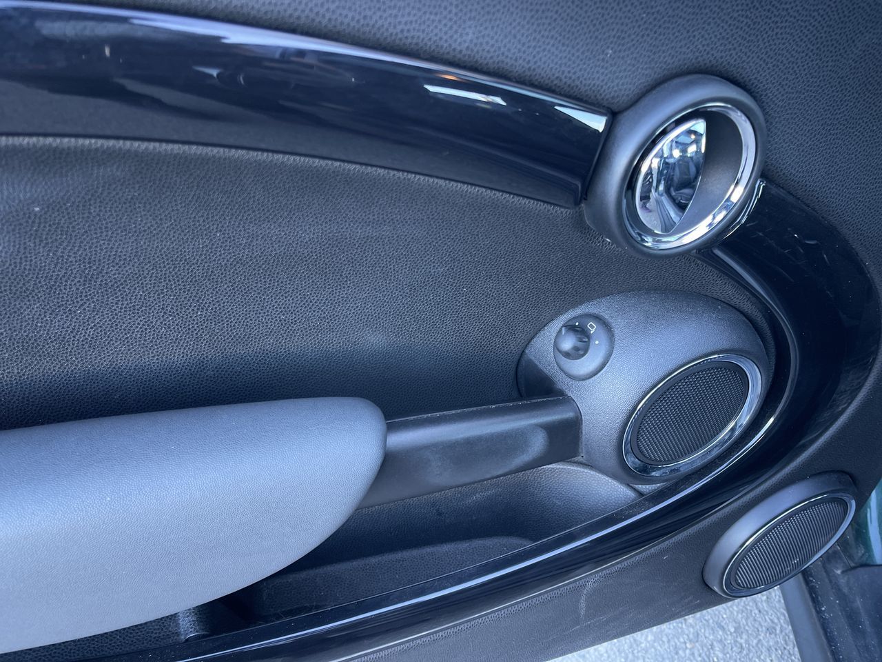 MINI Cooper Hardtop  2009 à Calgary, Alberta