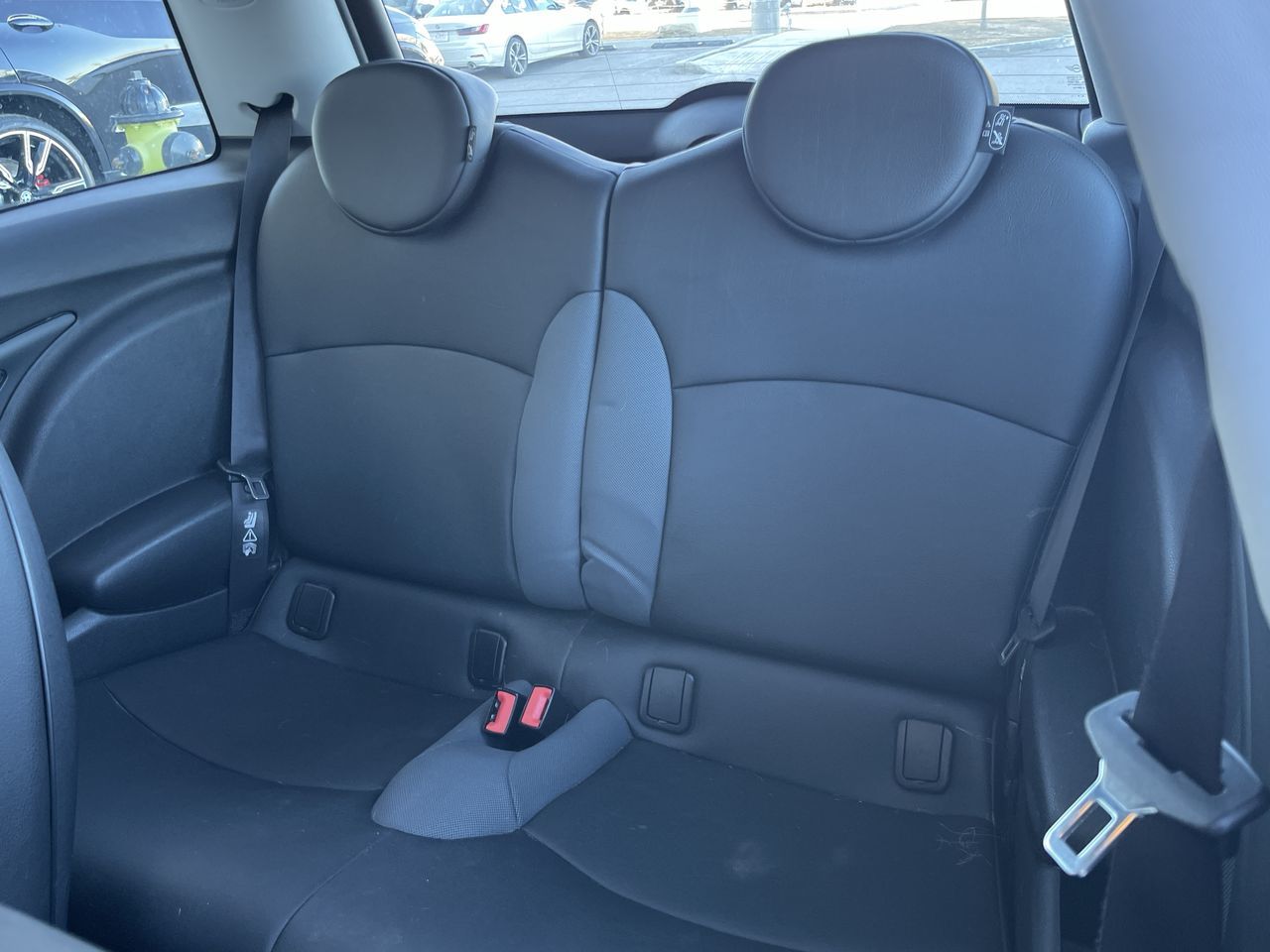 MINI Cooper Hardtop  2009 à Calgary, Alberta