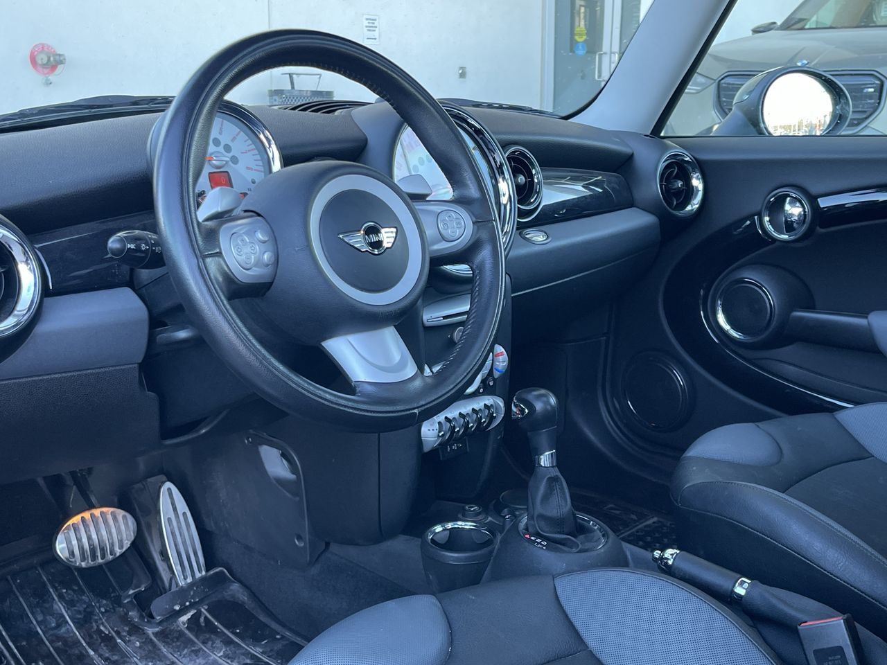 MINI Cooper Hardtop  2009 à Calgary, Alberta