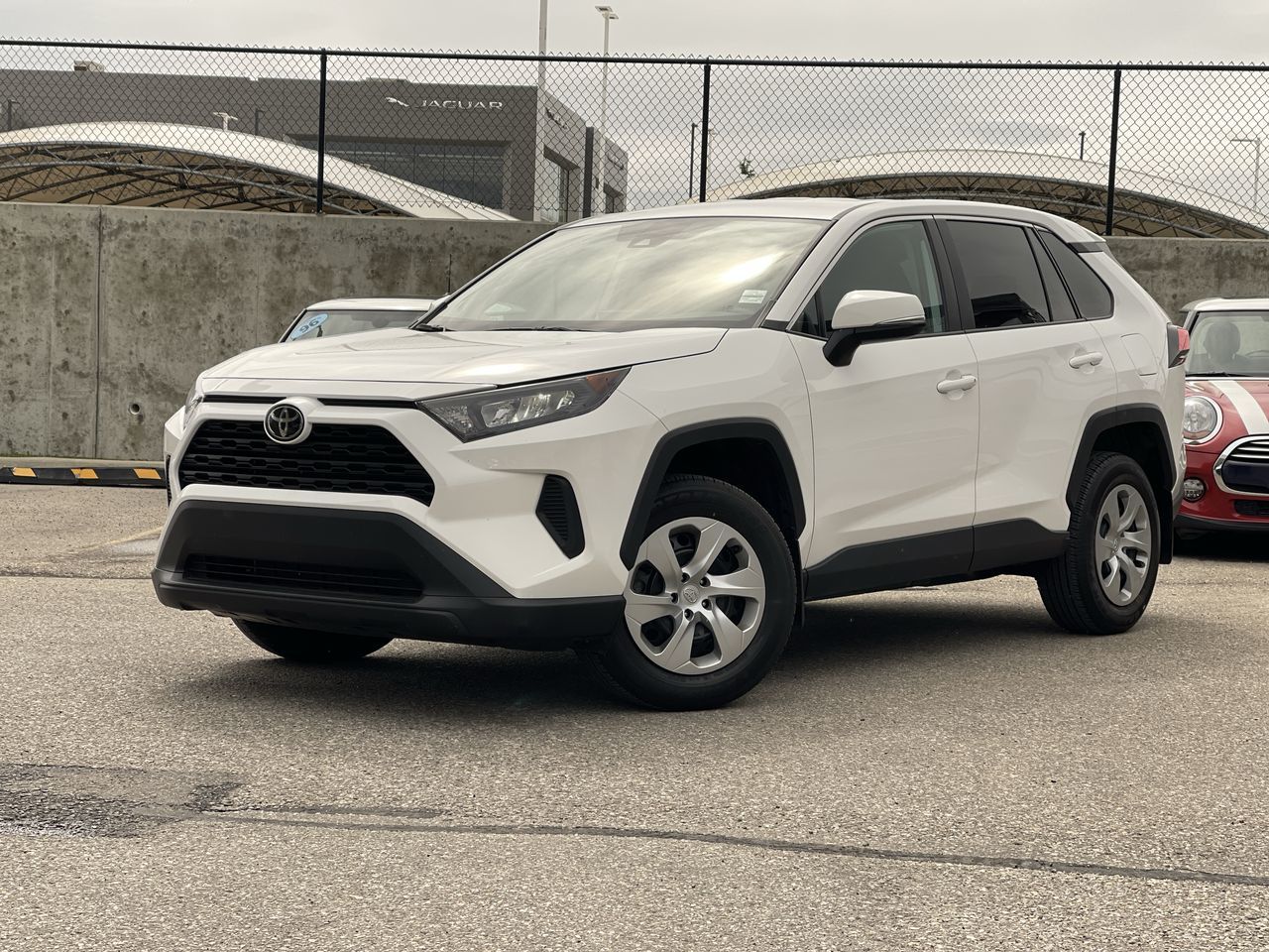 Toyota RAV4  2022 à Calgary, Alberta