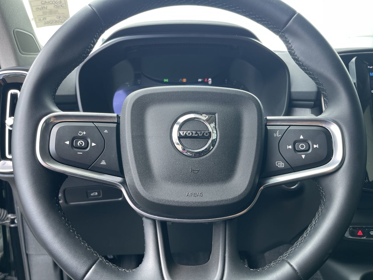 2025 Volvo XC40