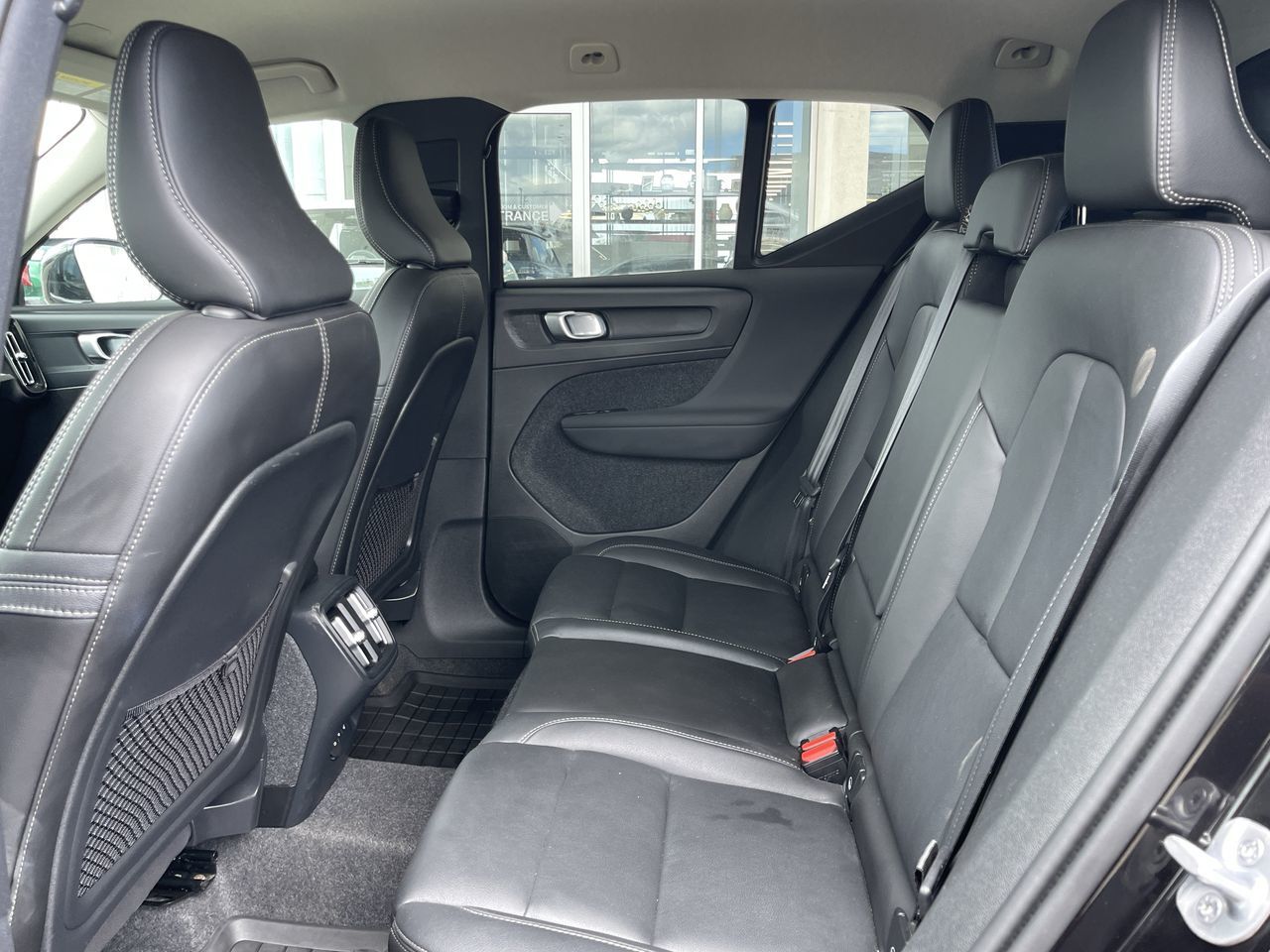 2025 Volvo XC40