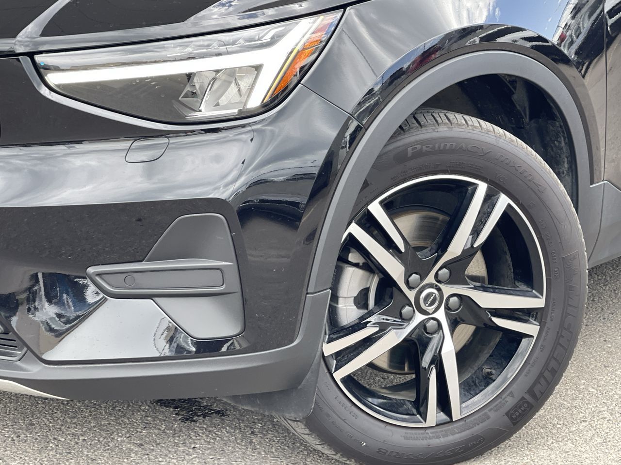 2025 Volvo XC40