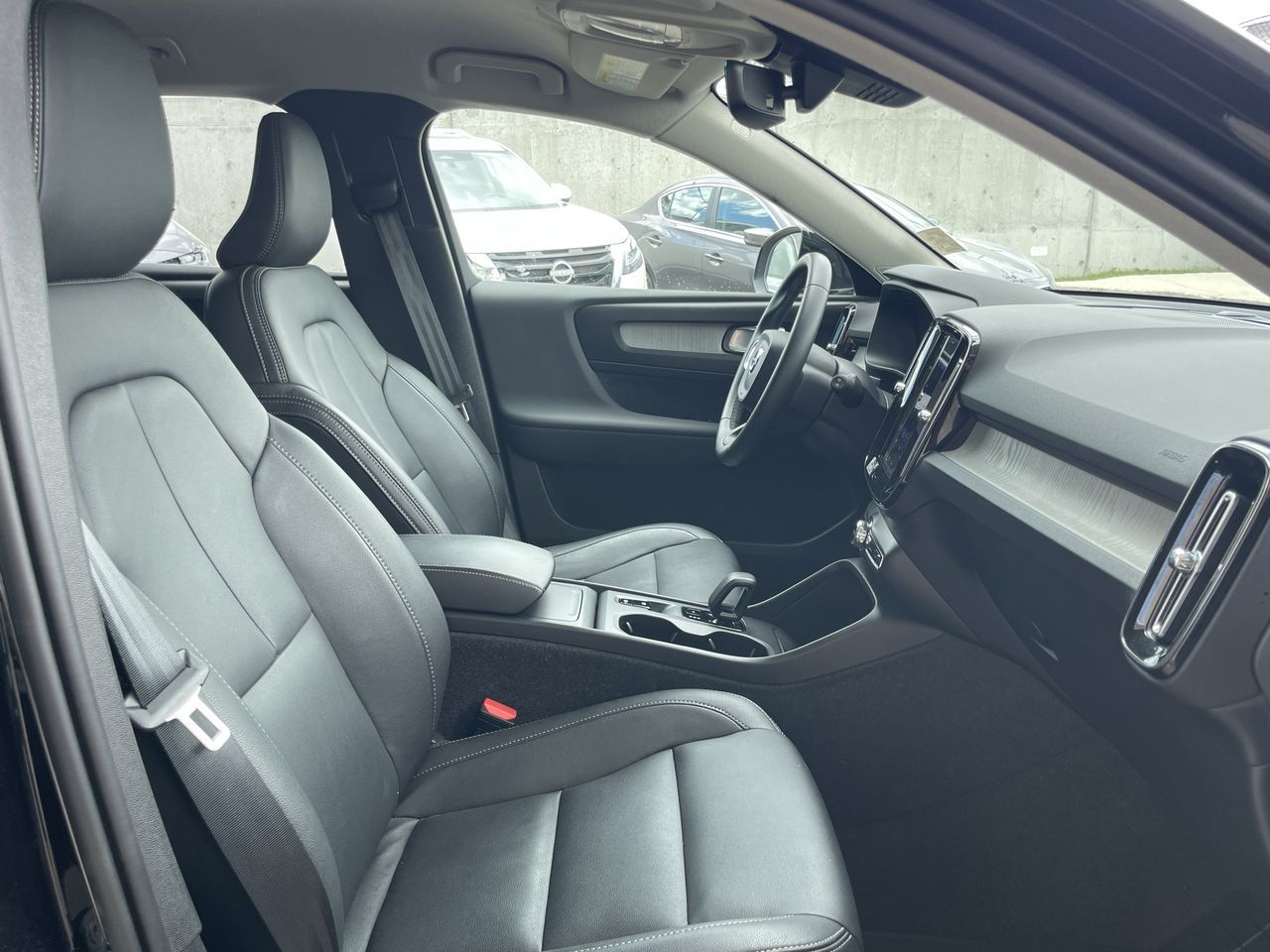 2025 Volvo XC40