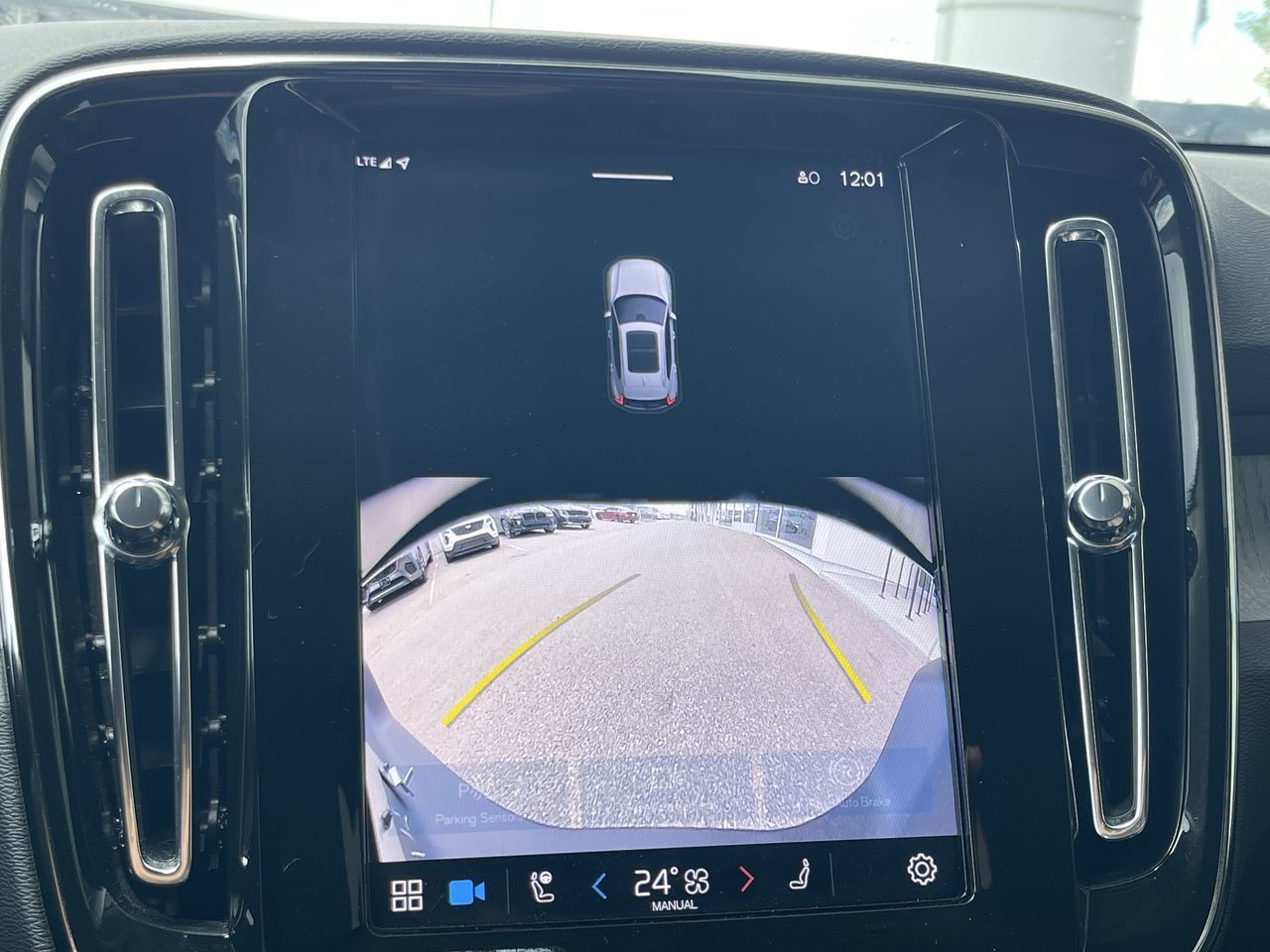 2025 Volvo XC40