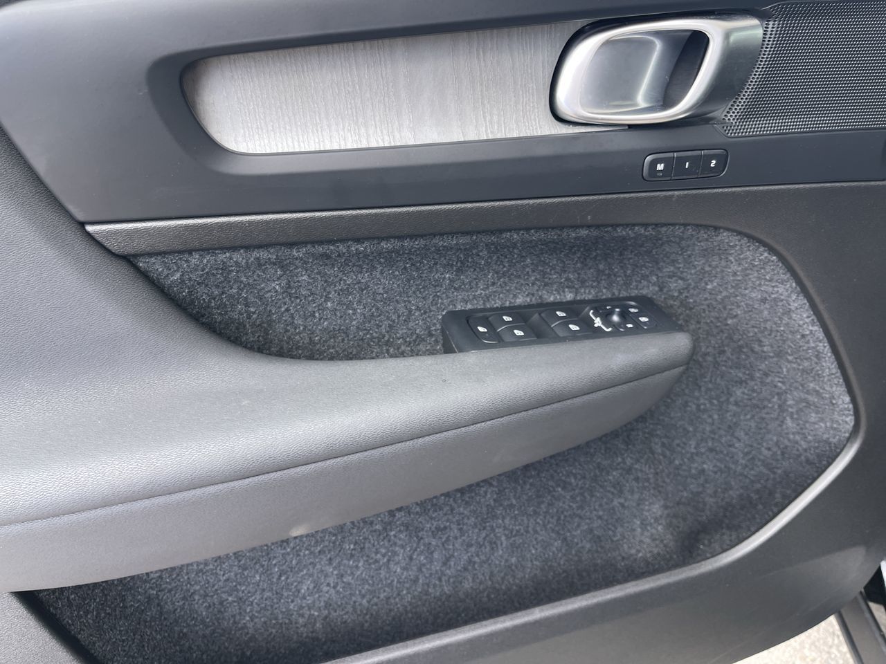 2025 Volvo XC40