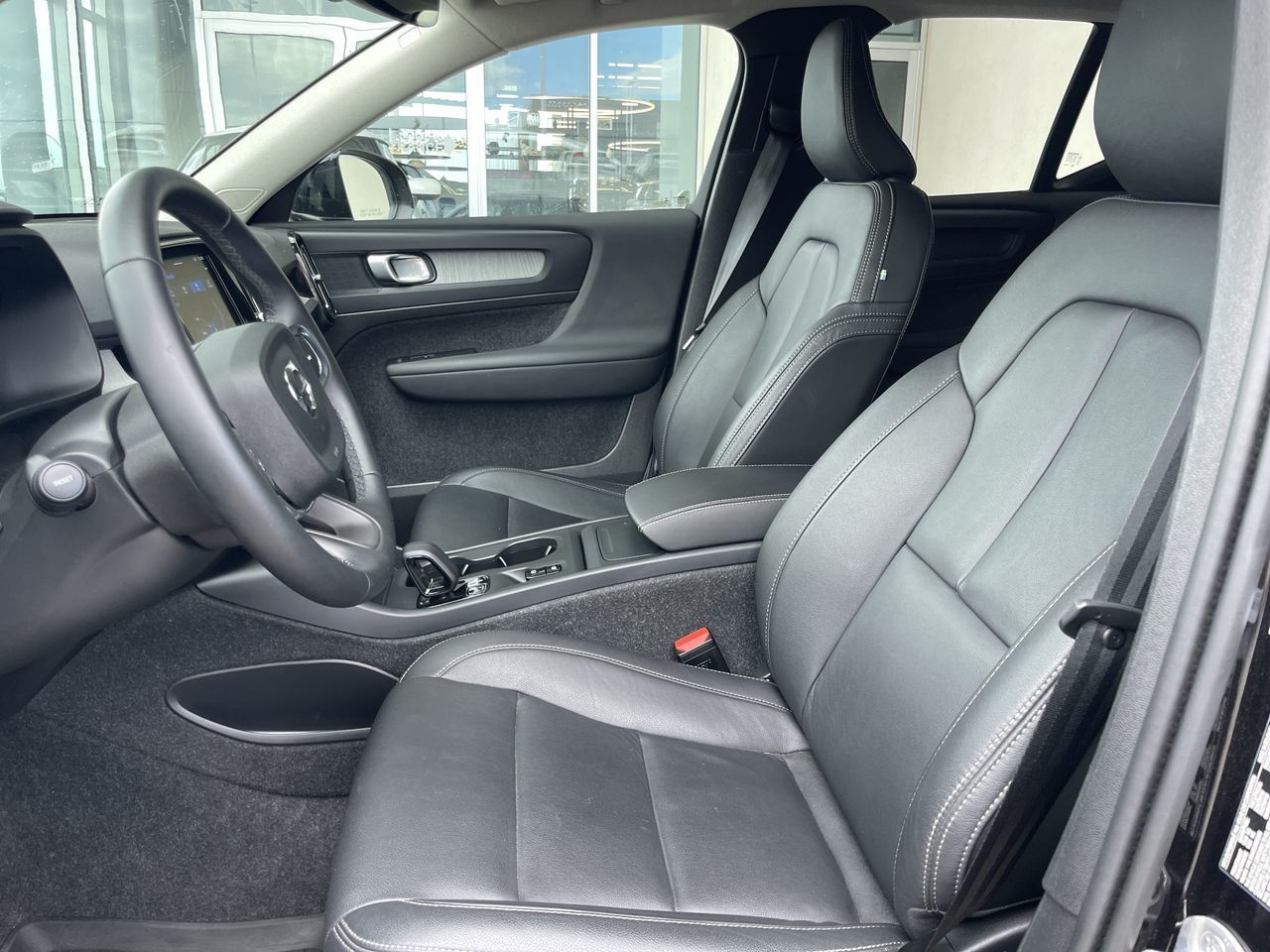 2025 Volvo XC40