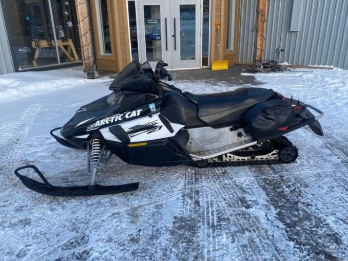 Moto des Ruisseaux | Snowmobile Arctic Cat in our Complete