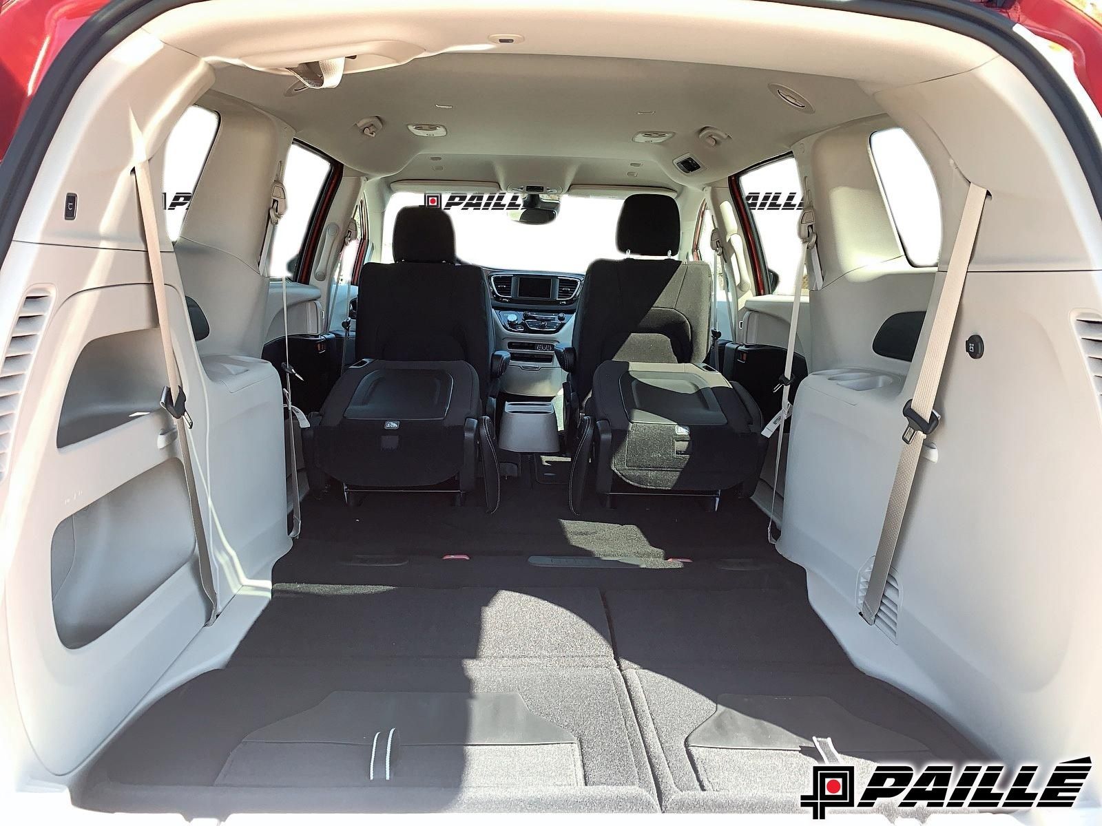Chrysler Grand Caravan  2024 à Nicolet, Québec