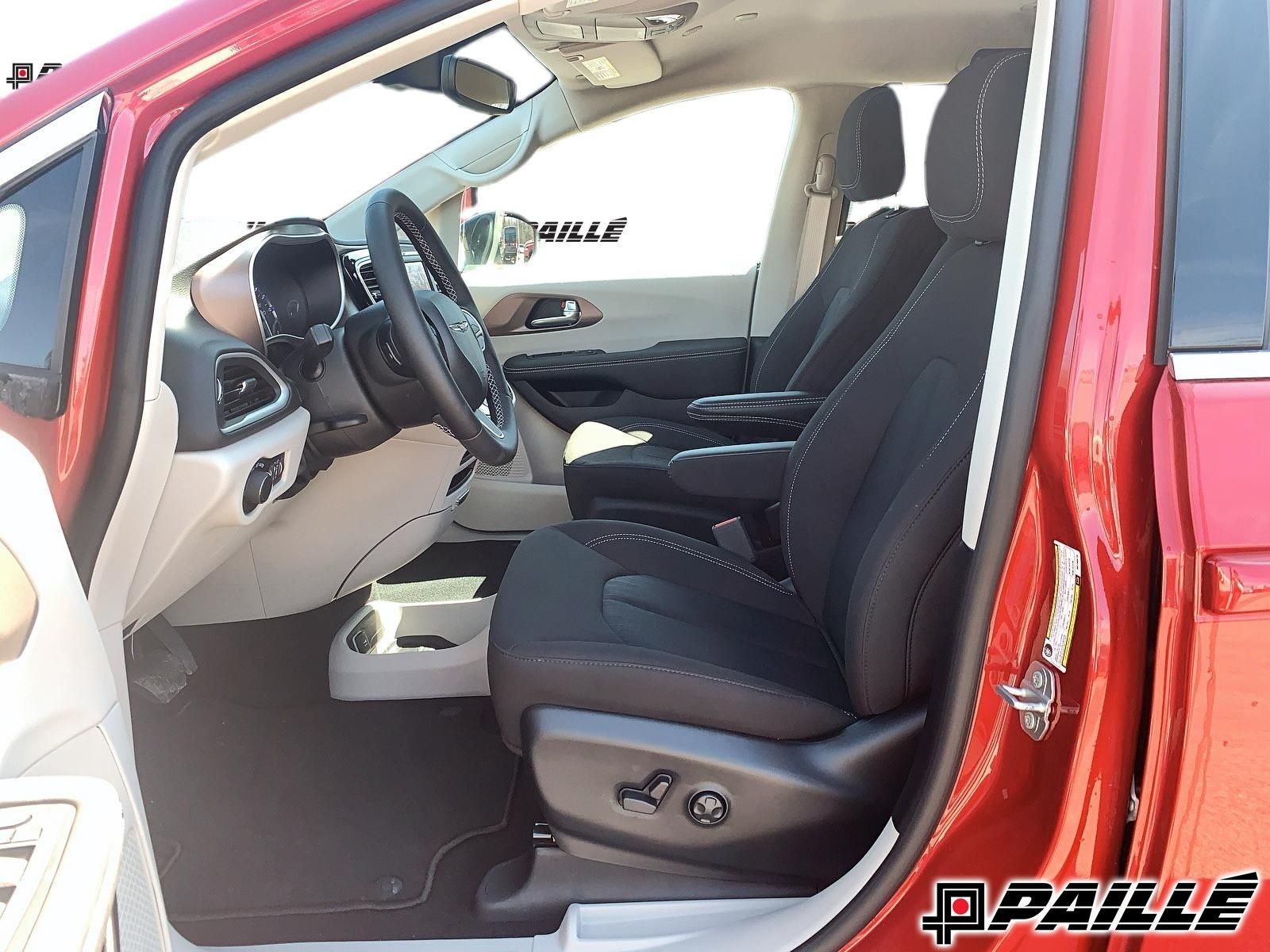 Chrysler Grand Caravan  2024 à Nicolet, Québec