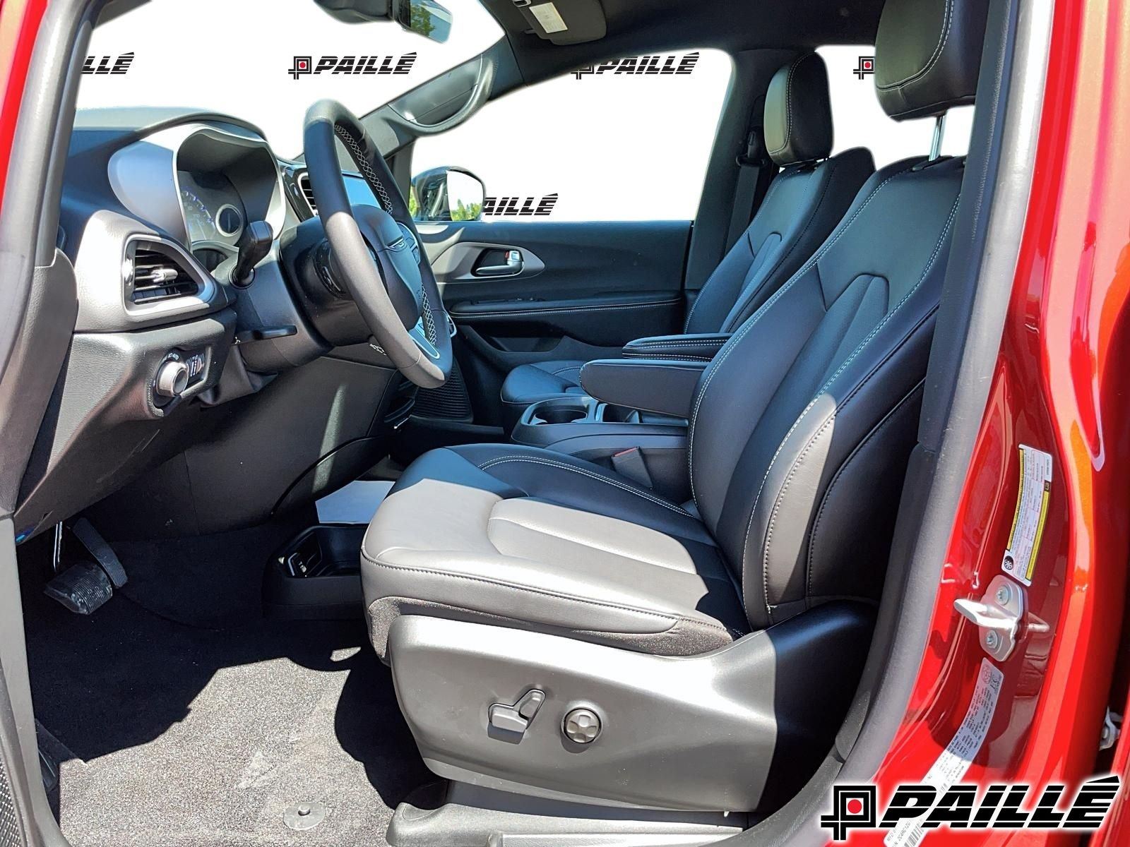 2027 Chrysler Grand Caravan in Nicolet, Quebec
