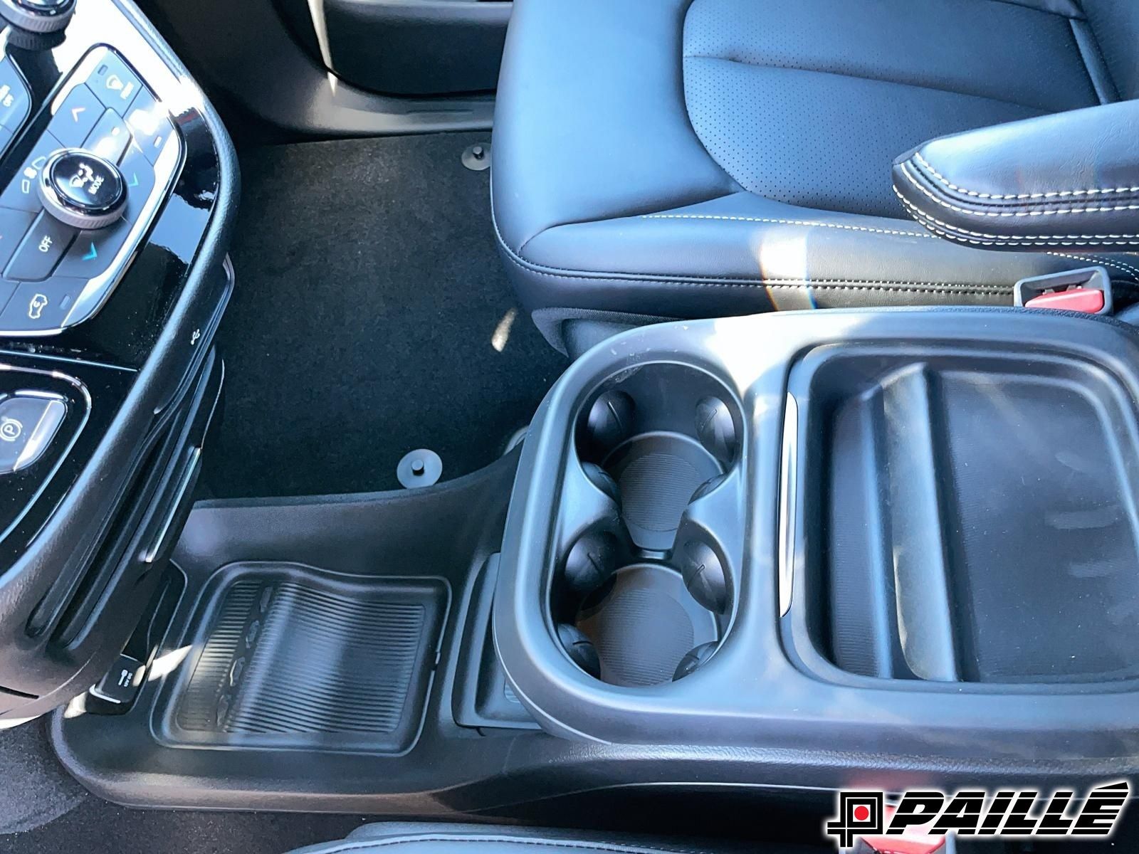 2027 Chrysler Grand Caravan in Nicolet, Quebec
