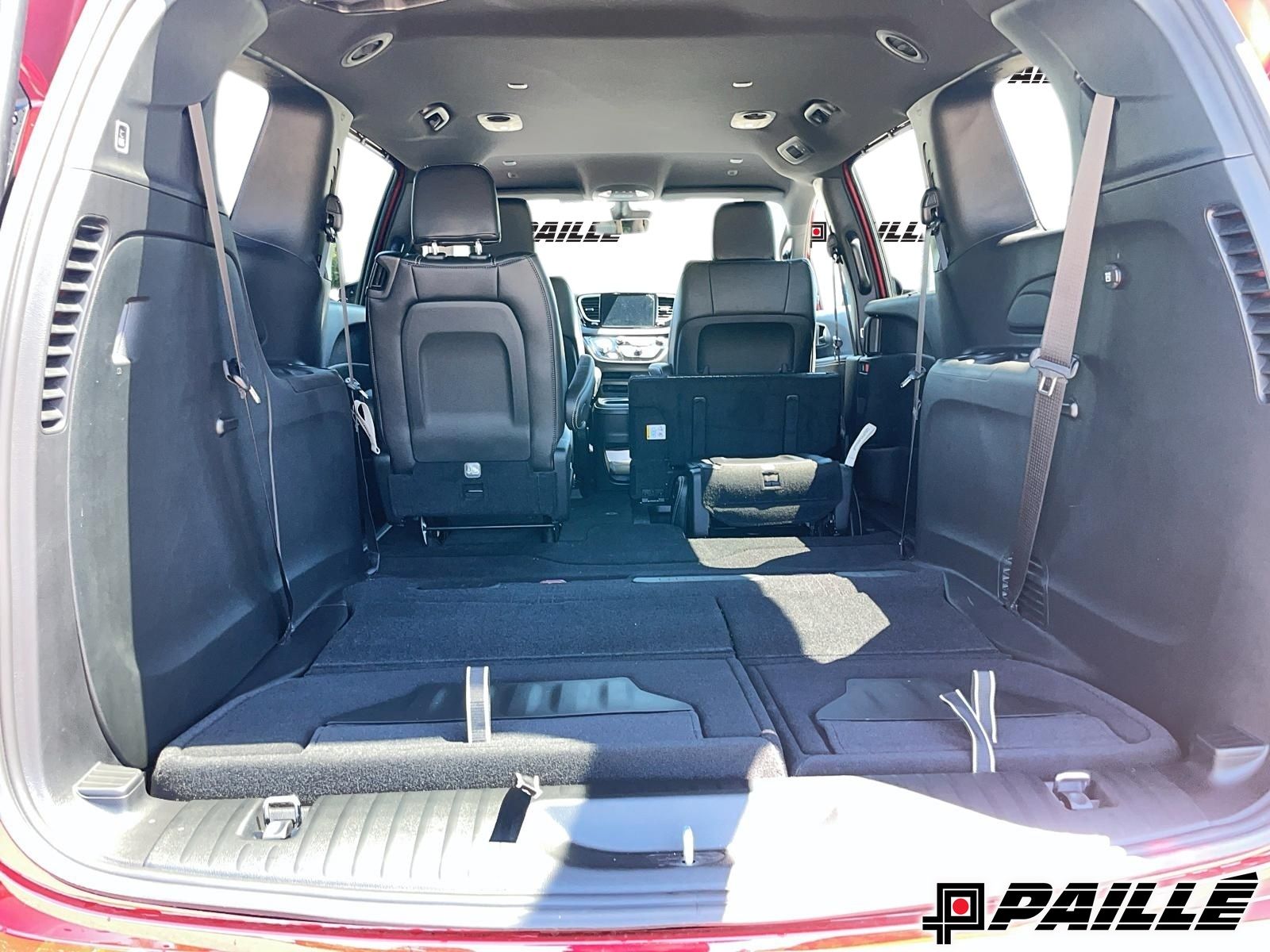 2027 Chrysler Grand Caravan in Nicolet, Quebec