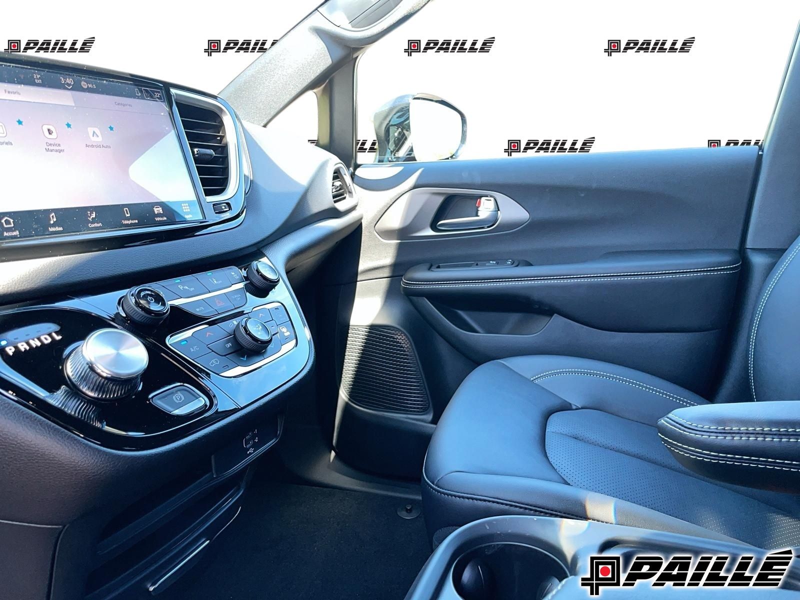 2027 Chrysler Grand Caravan in Nicolet, Quebec