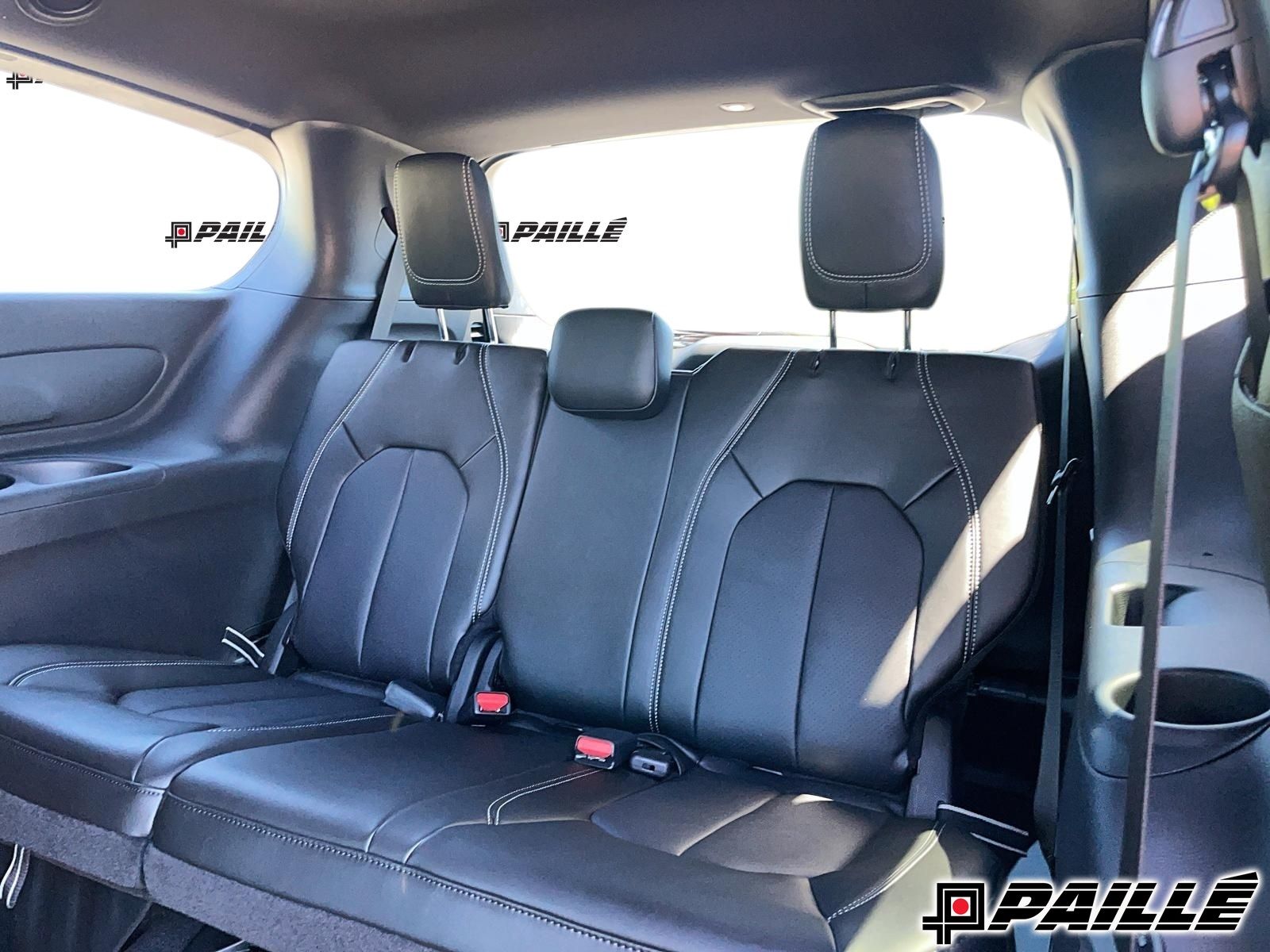 2027 Chrysler Grand Caravan in Nicolet, Quebec