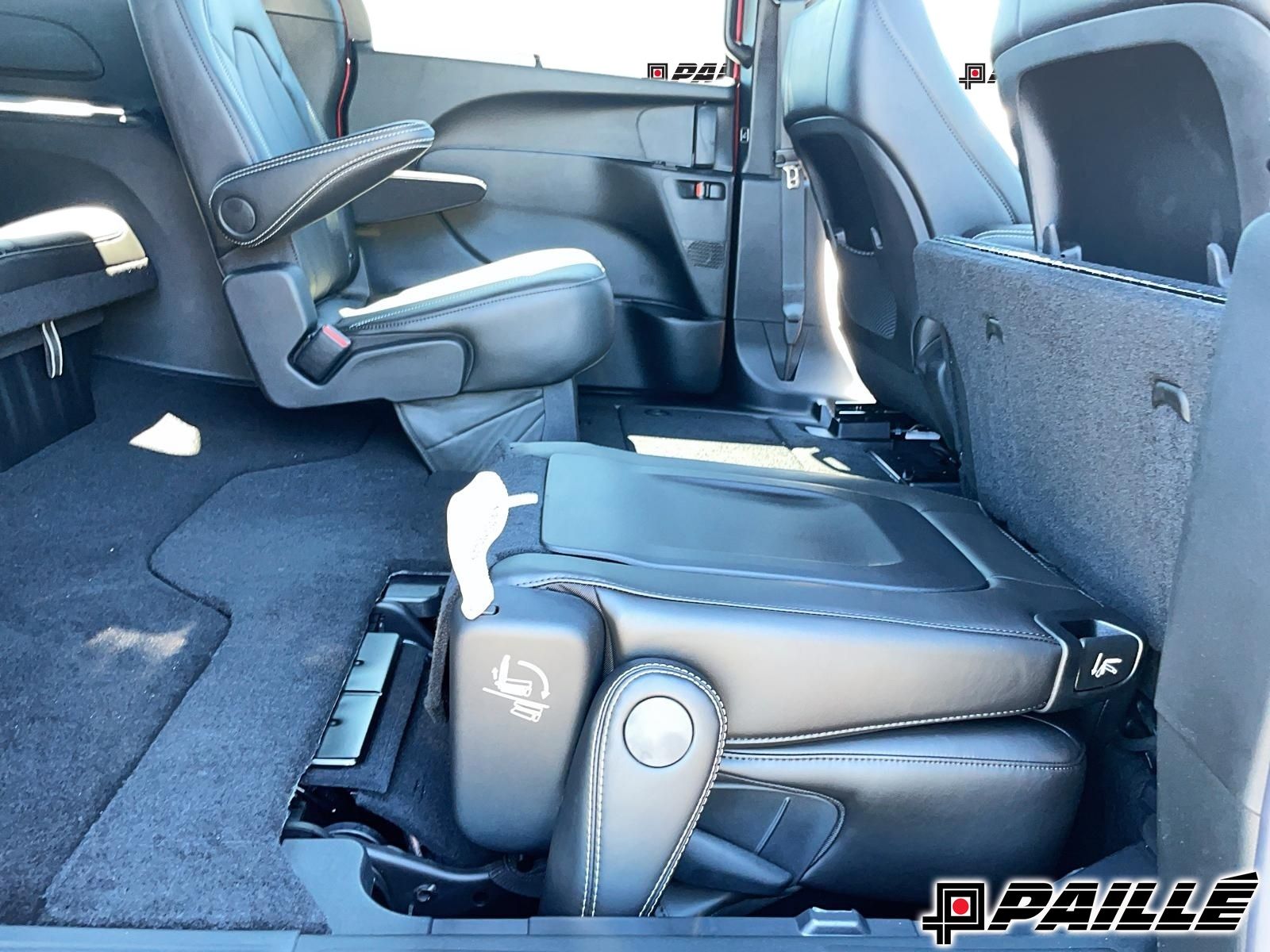 2027 Chrysler Grand Caravan in Nicolet, Quebec