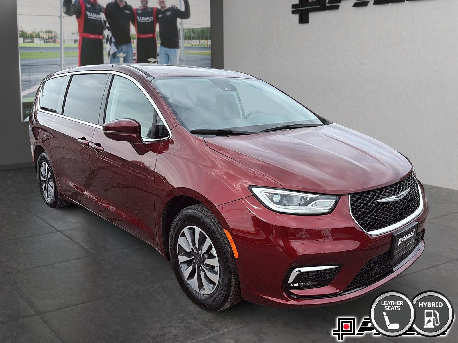 2022 Chrysler Pacifica Hybrid in Nicolet, Quebec