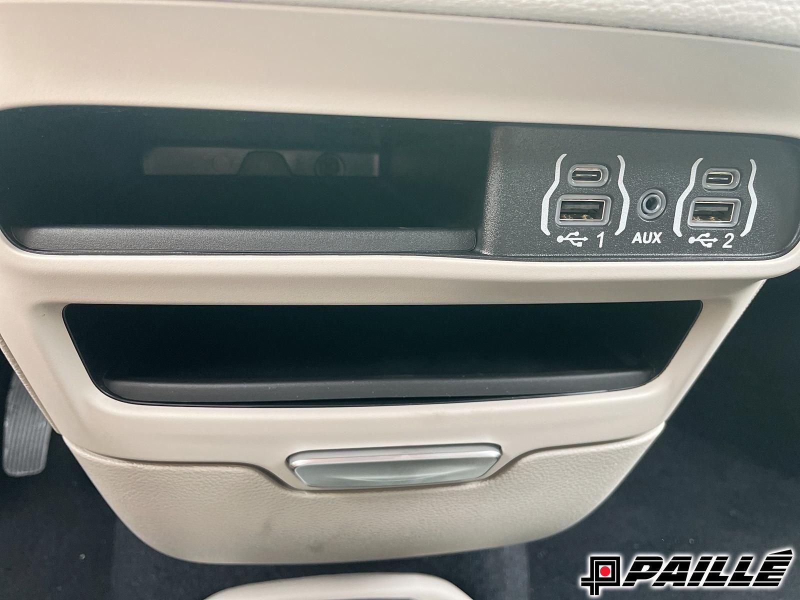 2024 Chrysler Pacifica Hybrid in Sorel-Tracy, Quebec