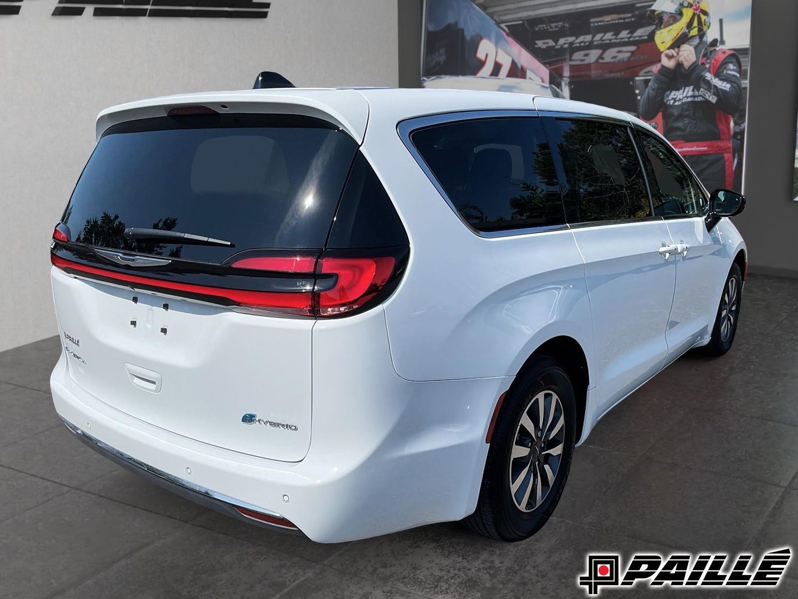 2024 Chrysler Pacifica Hybrid in Sorel-Tracy, Quebec