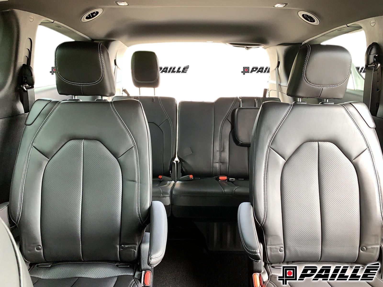 2025 Chrysler Pacifica in Nicolet, Quebec