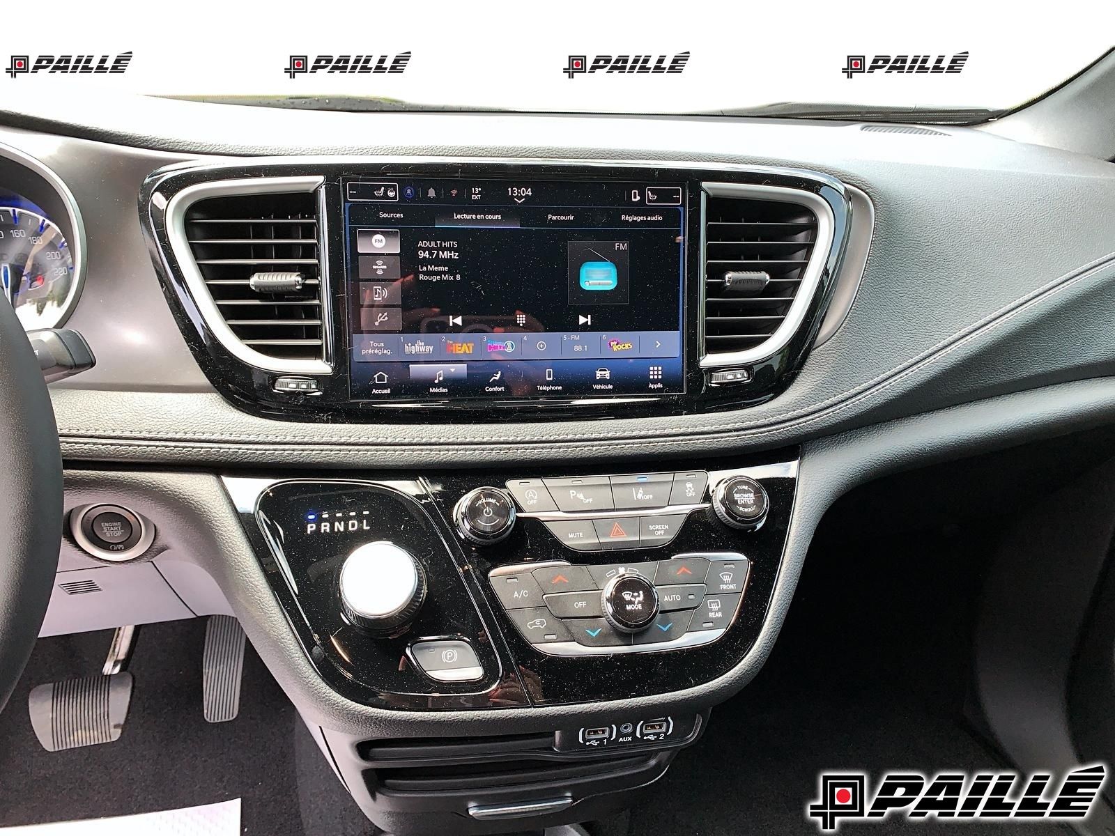 2025 Chrysler Pacifica in Nicolet, Quebec