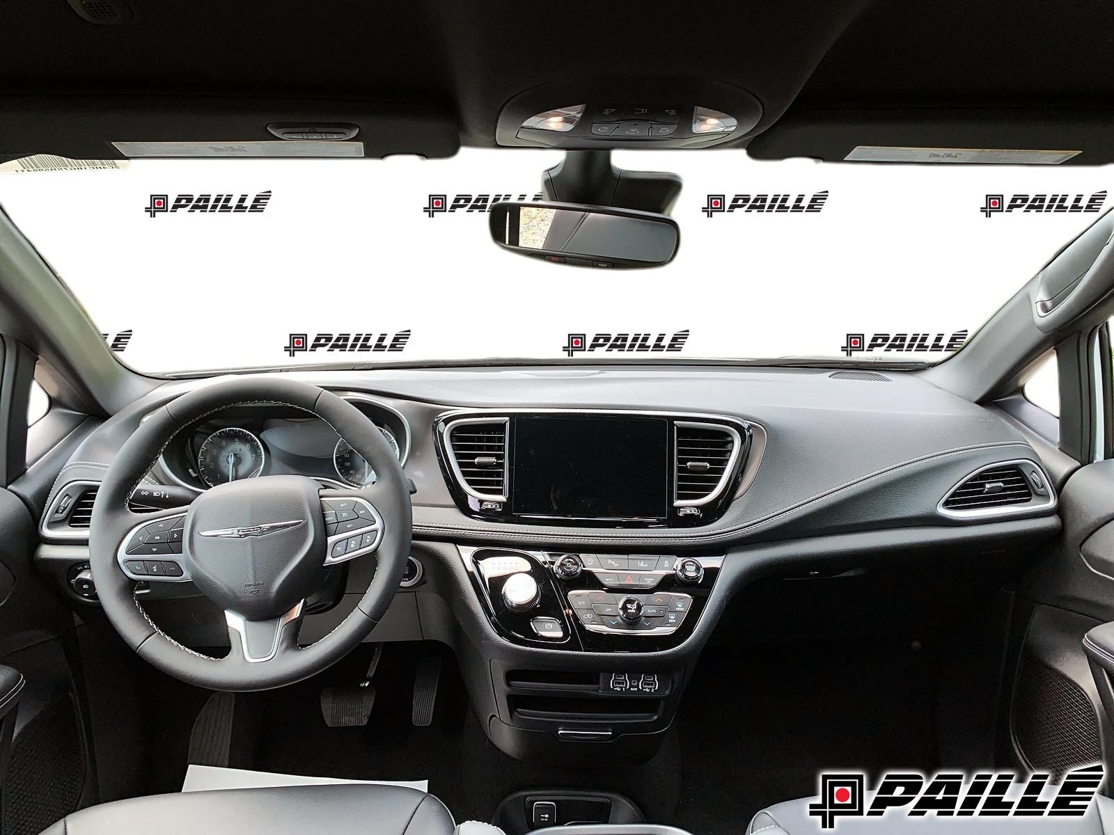 2025 Chrysler Pacifica in Nicolet, Quebec