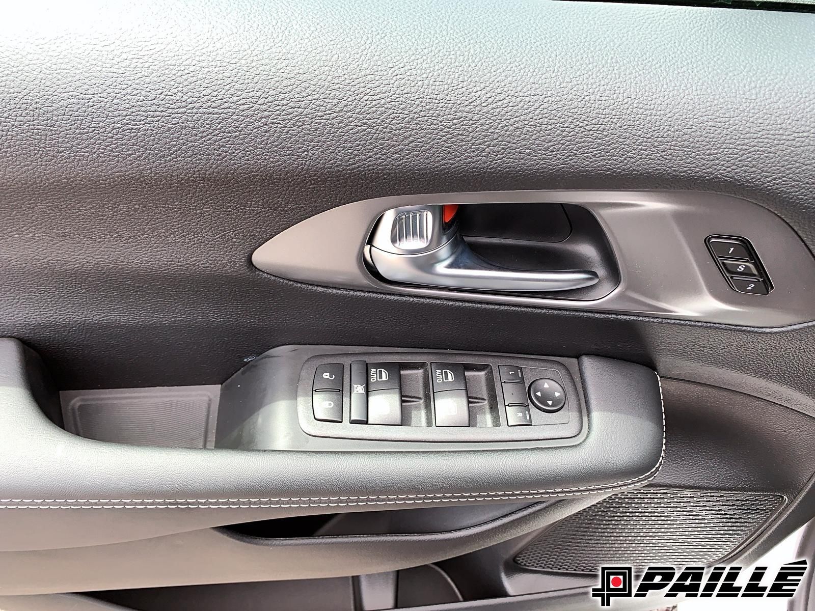 2025 Chrysler Pacifica in Nicolet, Quebec