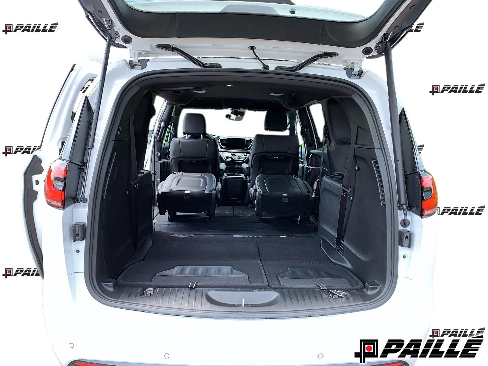 2025 Chrysler Pacifica in Nicolet, Quebec