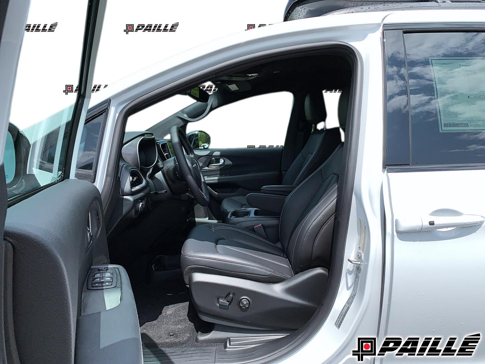 2025 Chrysler Pacifica in Nicolet, Quebec
