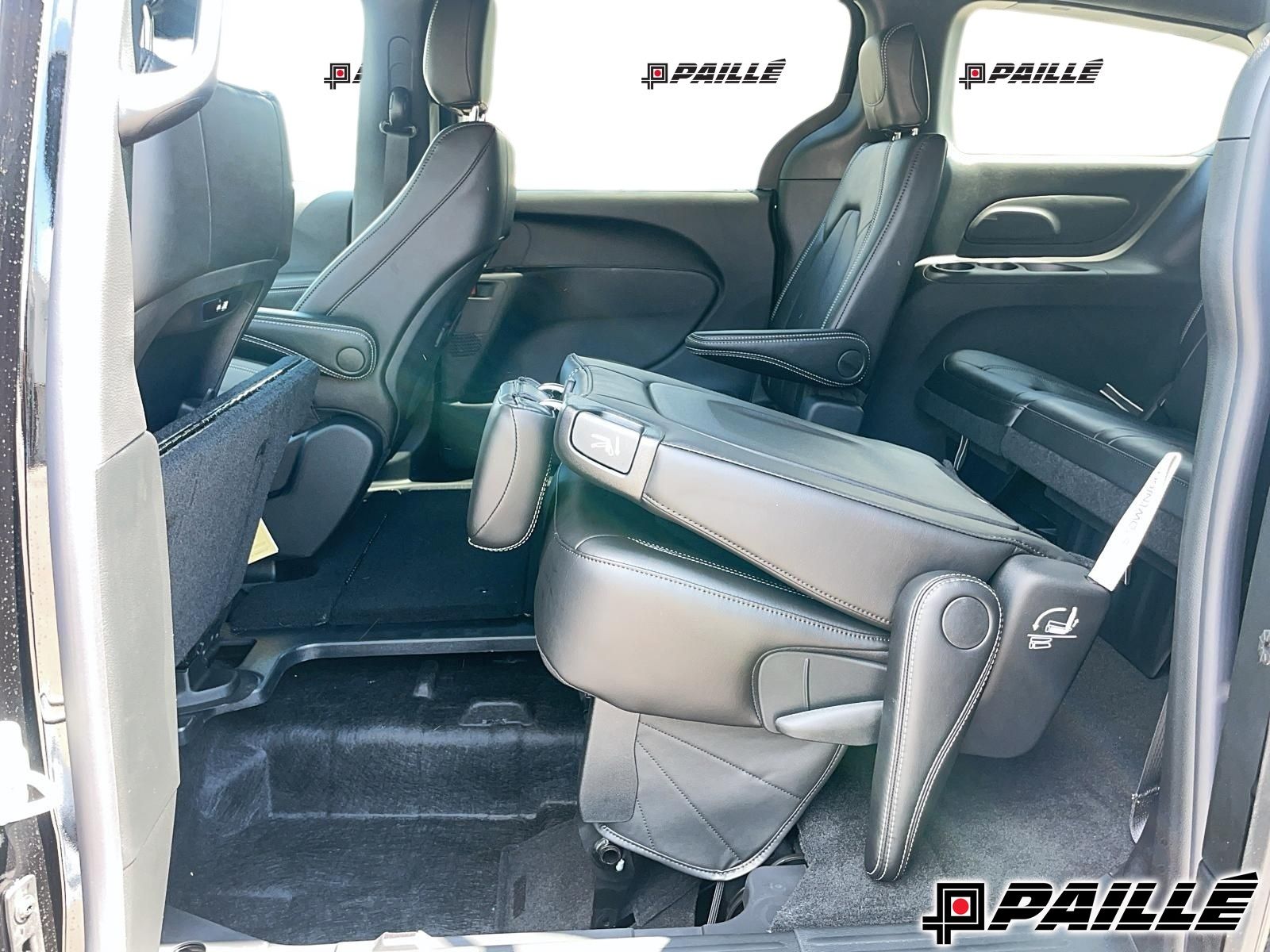 2026 Chrysler Pacifica in Nicolet, Quebec