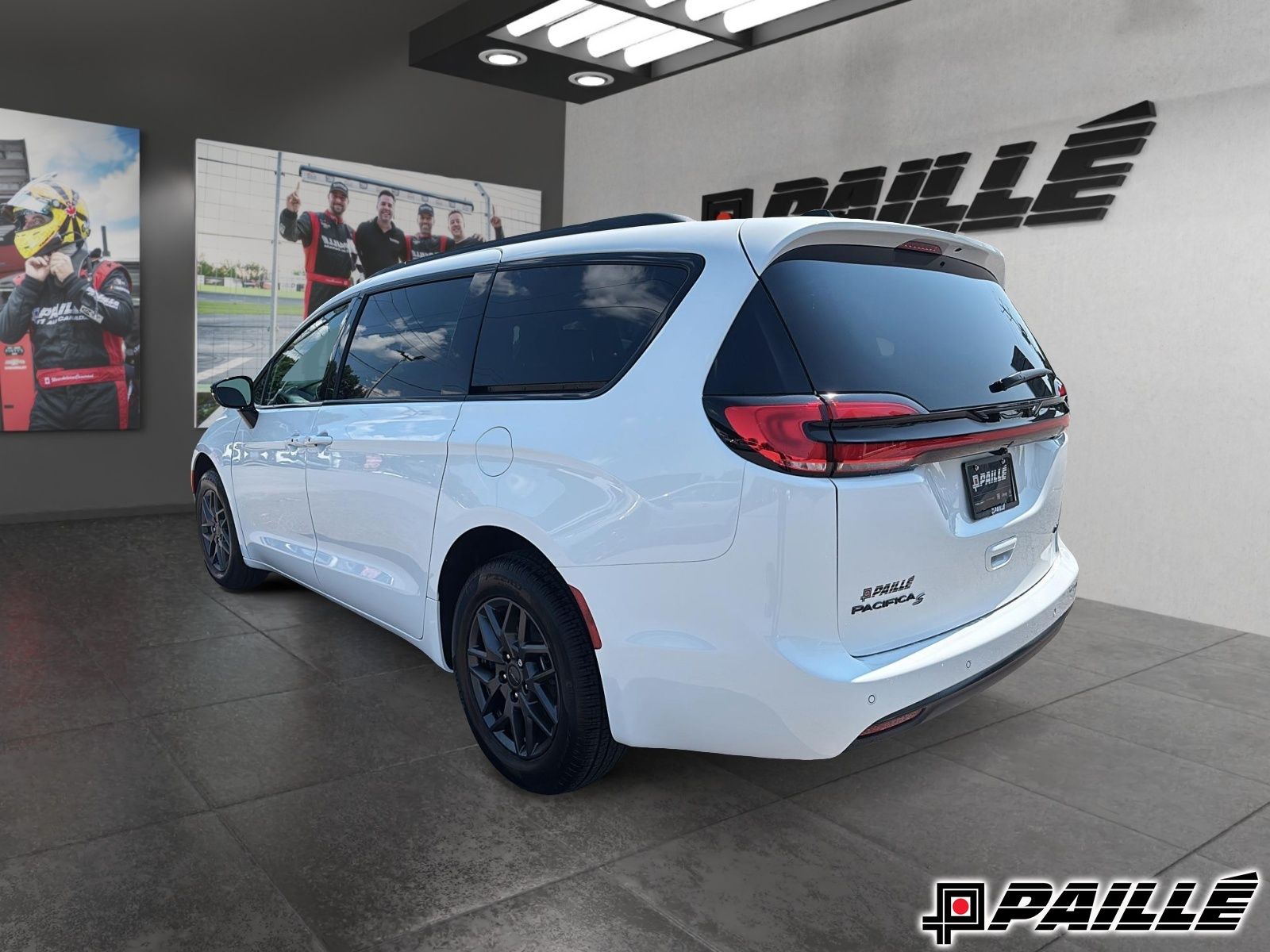 2027 Chrysler Pacifica in Nicolet, Quebec