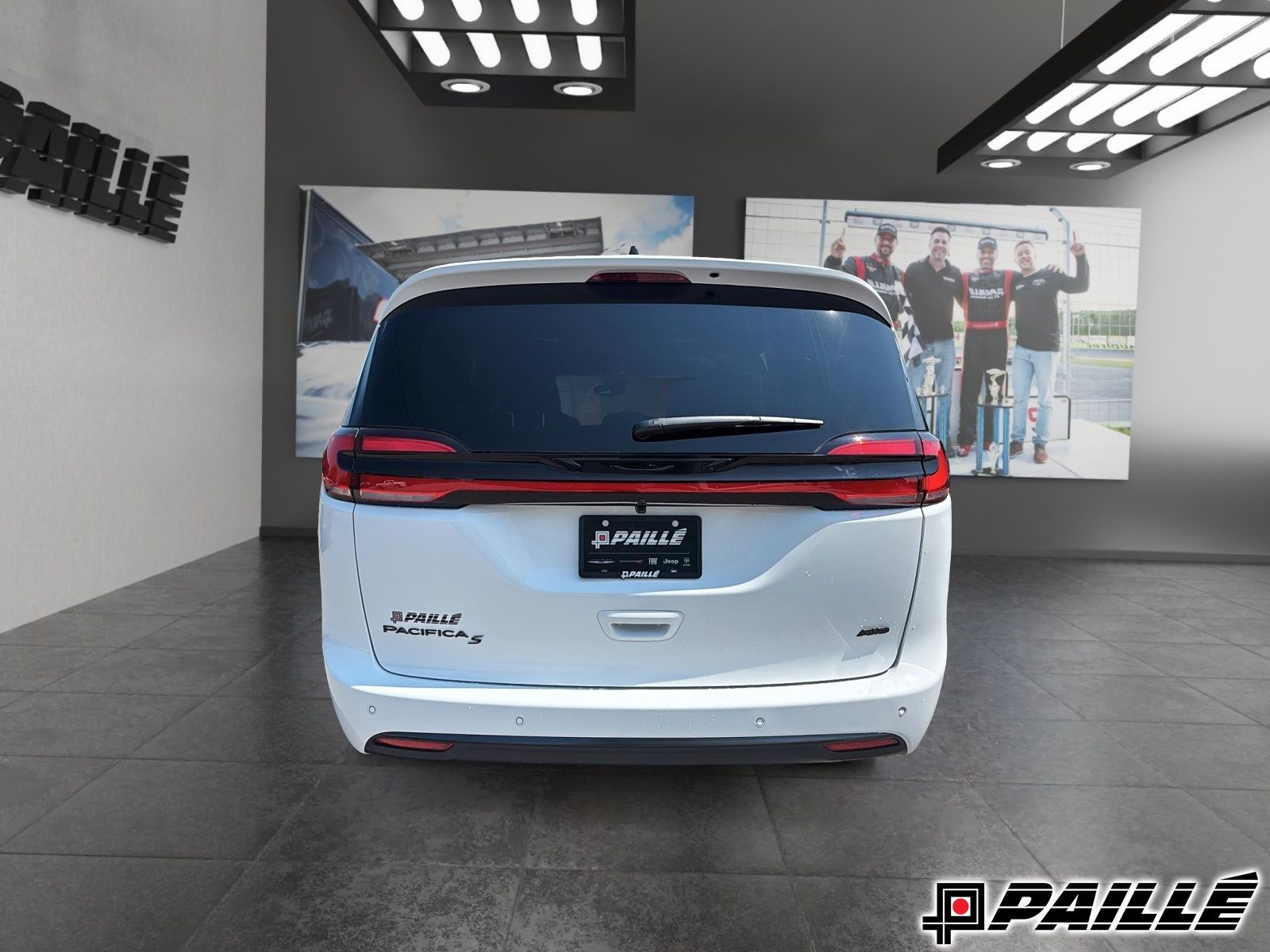 2027 Chrysler Pacifica in Nicolet, Quebec