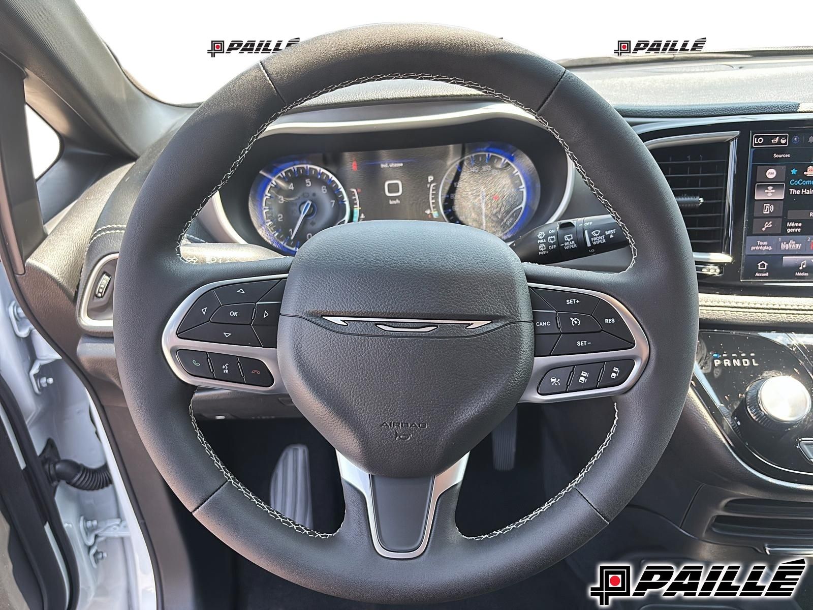 2027 Chrysler Pacifica in Nicolet, Quebec