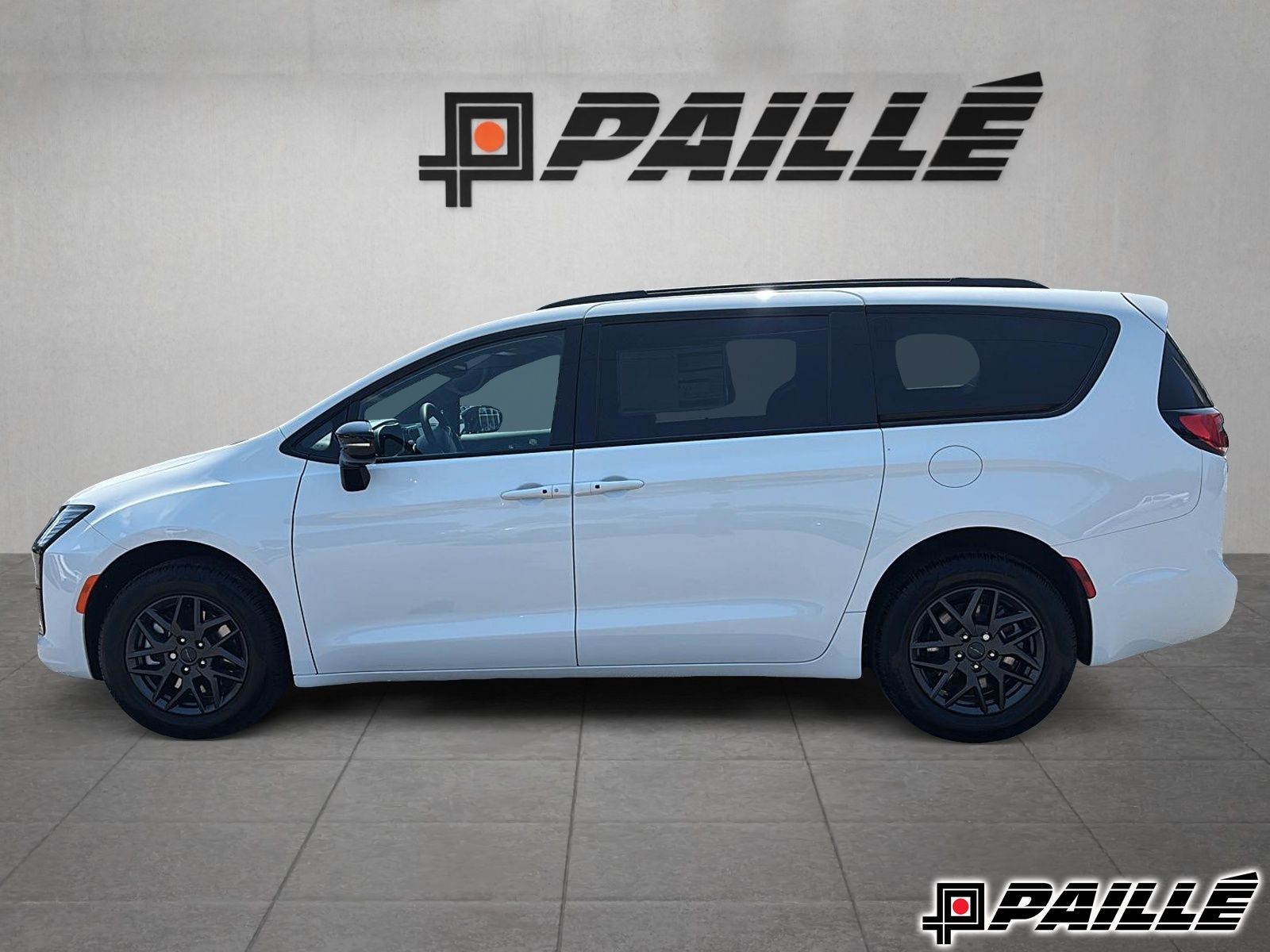 2027 Chrysler Pacifica in Nicolet, Quebec