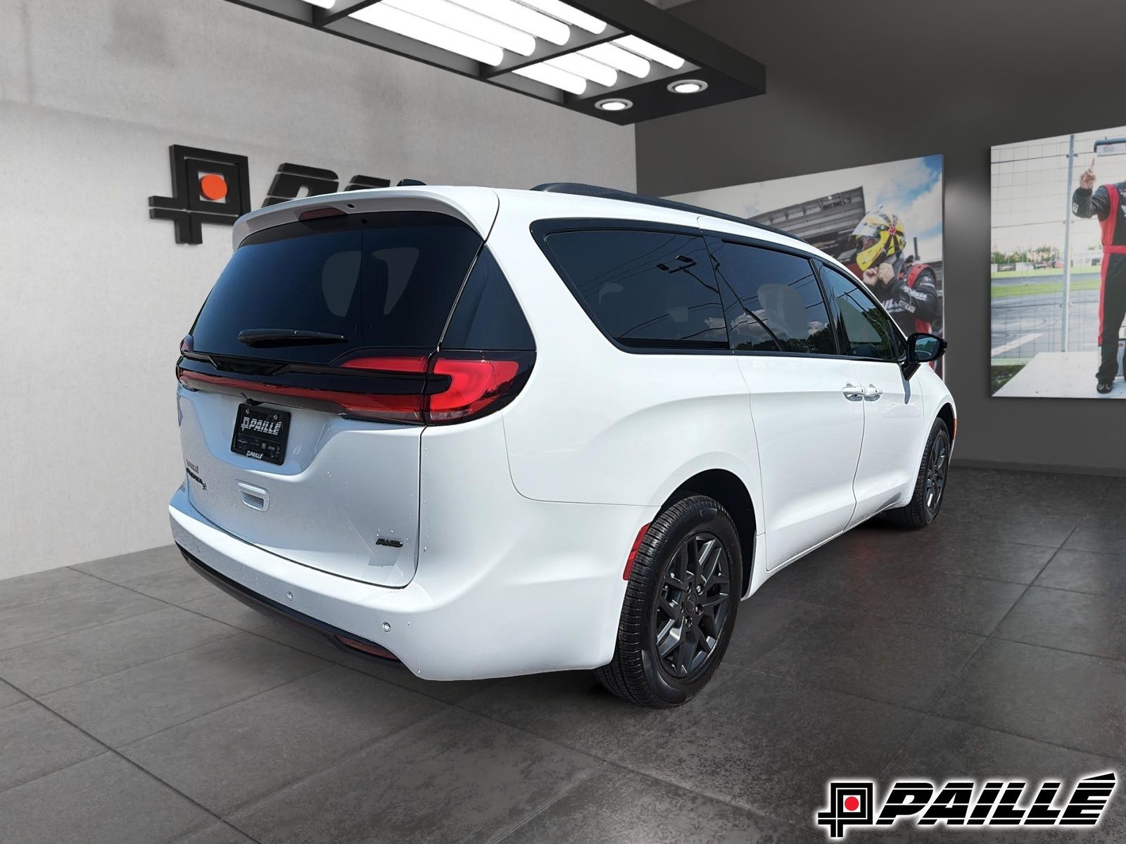 2027 Chrysler Pacifica in Nicolet, Quebec